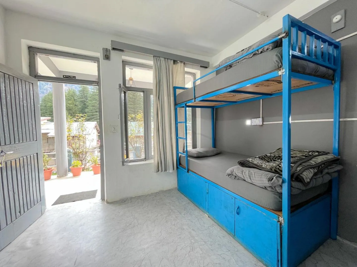 bunk bed in Young Monk Hostel & Cafe Old Manali
