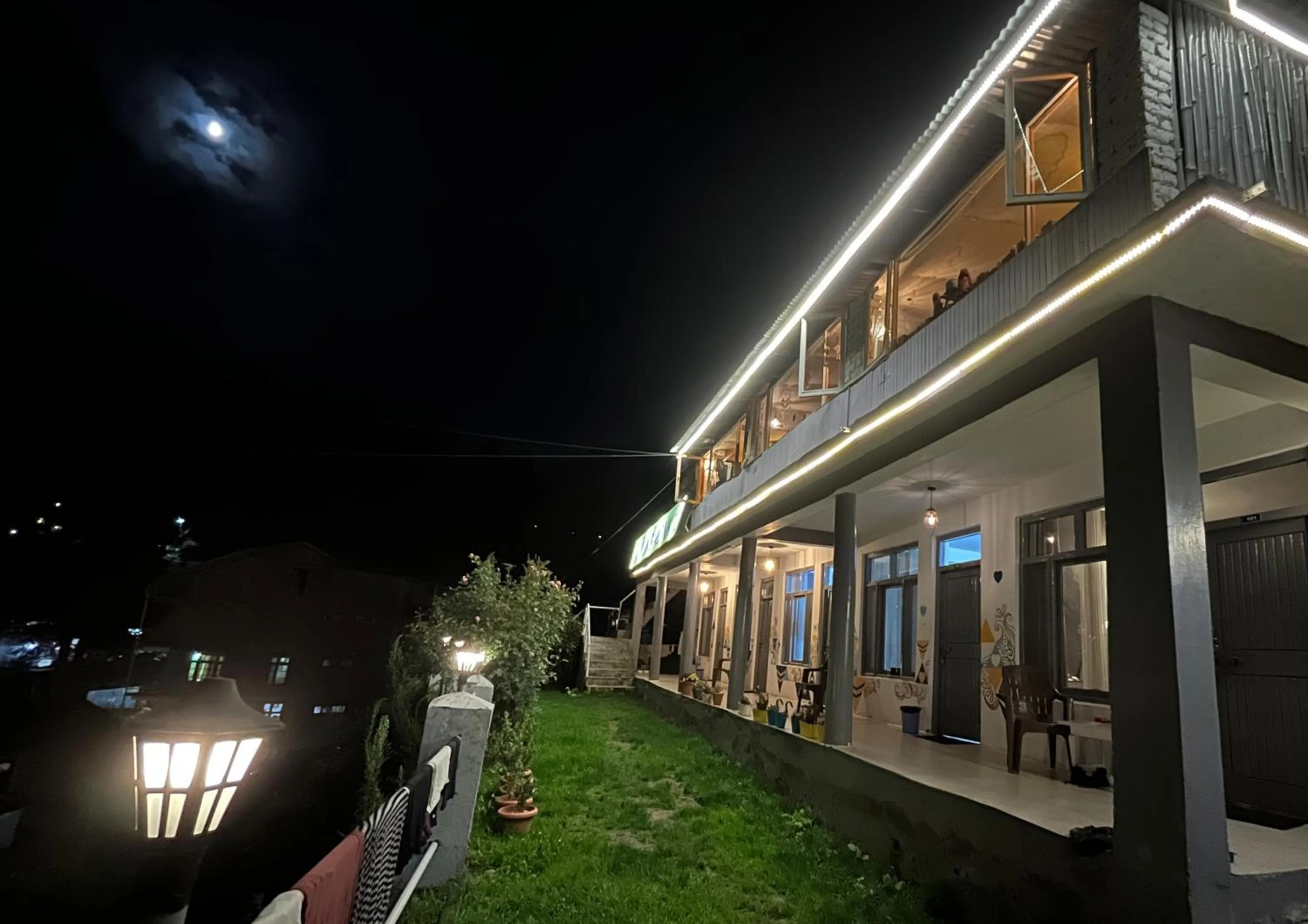 Property building in Young Monk Hostel & Cafe Old Manali