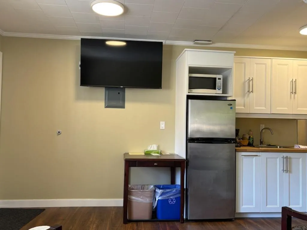 Pioneer Inn by the River