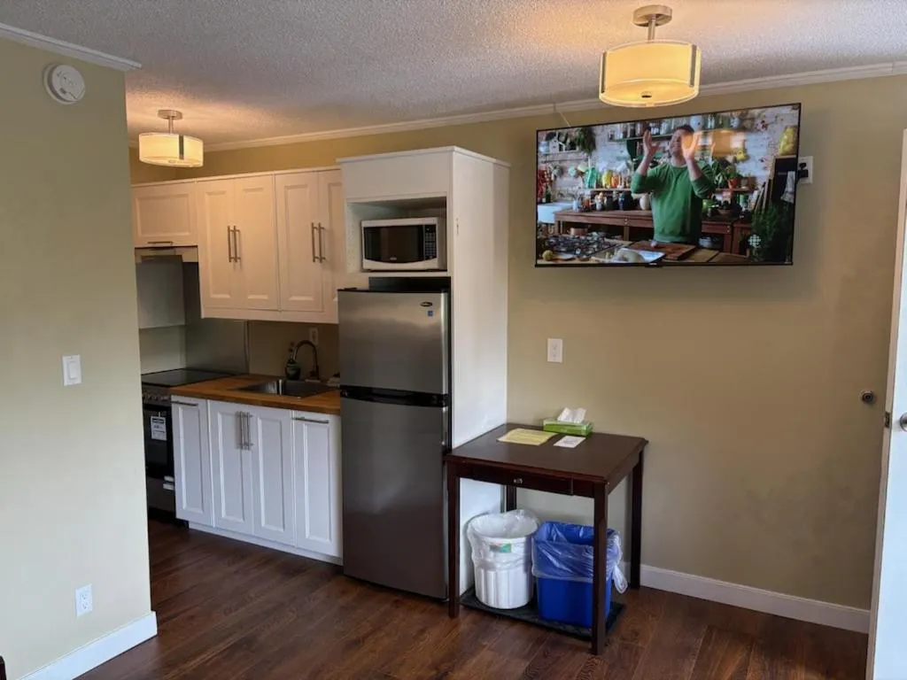 Pioneer Inn by the River