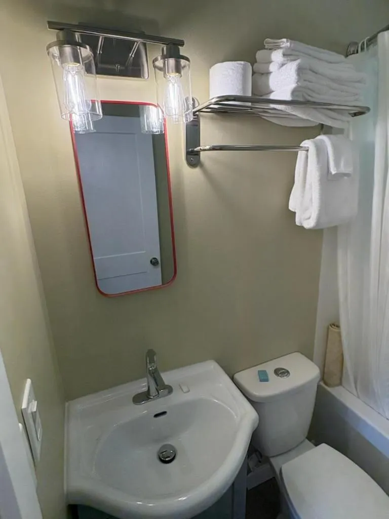 Pioneer Inn by the River