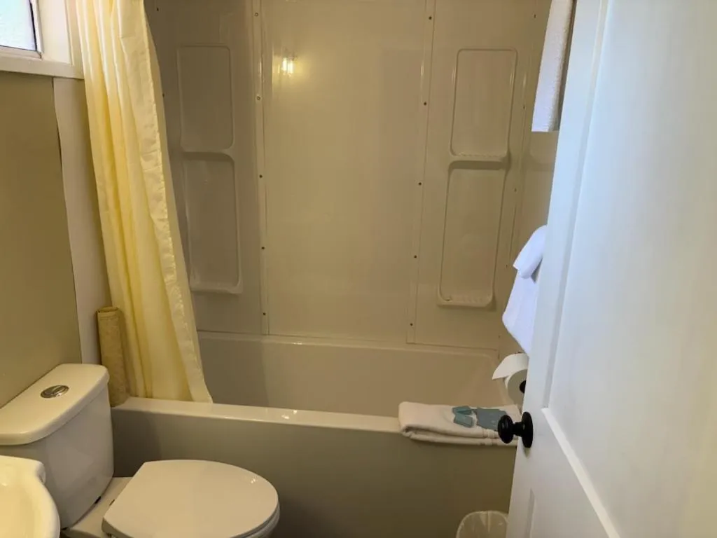 Pioneer Inn by the River