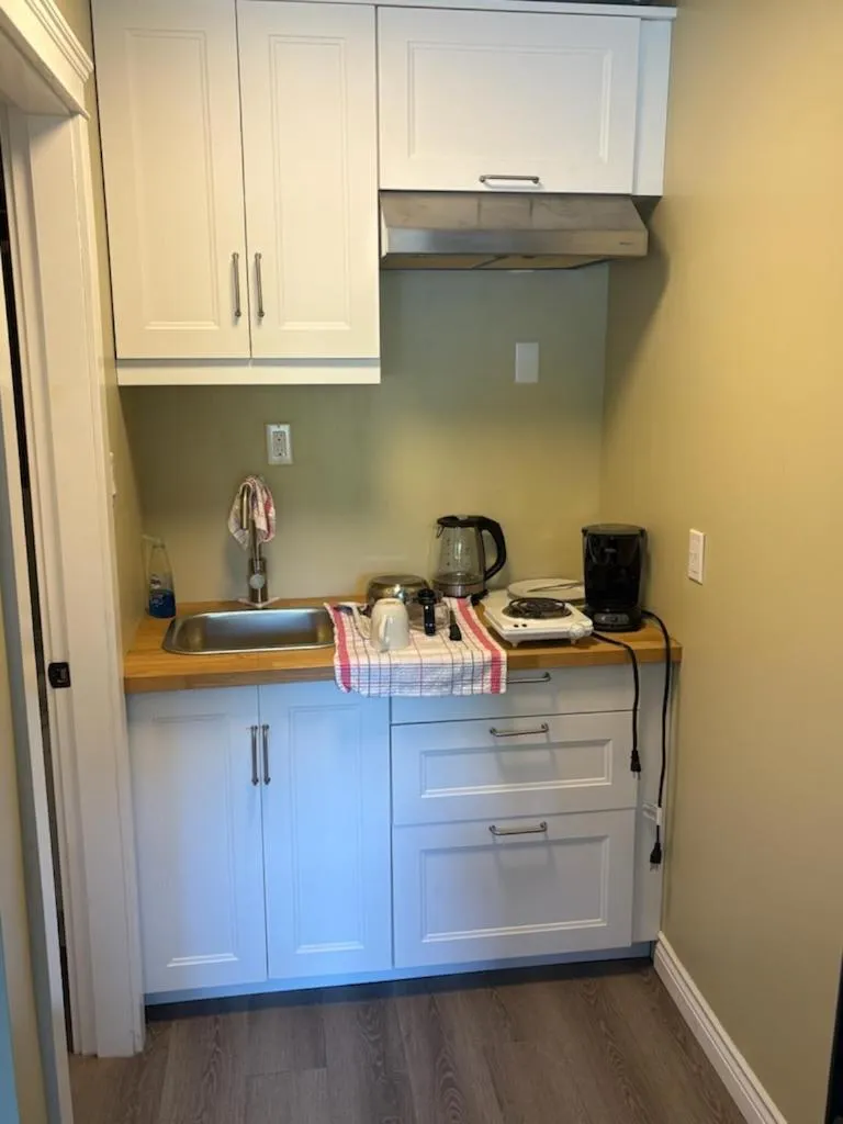 Pioneer Inn by the River