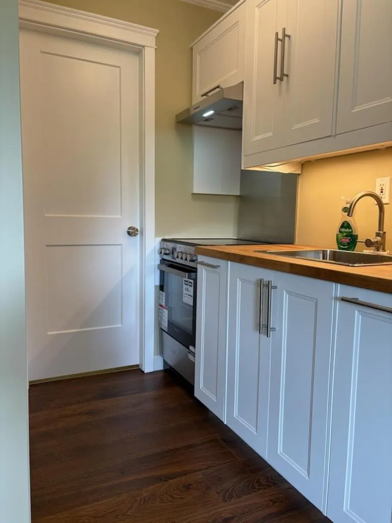 Pioneer Inn by the River