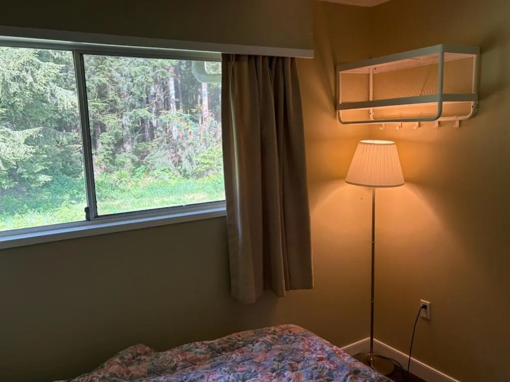 Bed in Pioneer Inn by the River