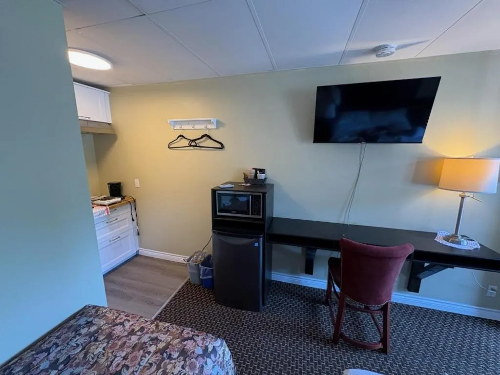 Pioneer Inn by the River