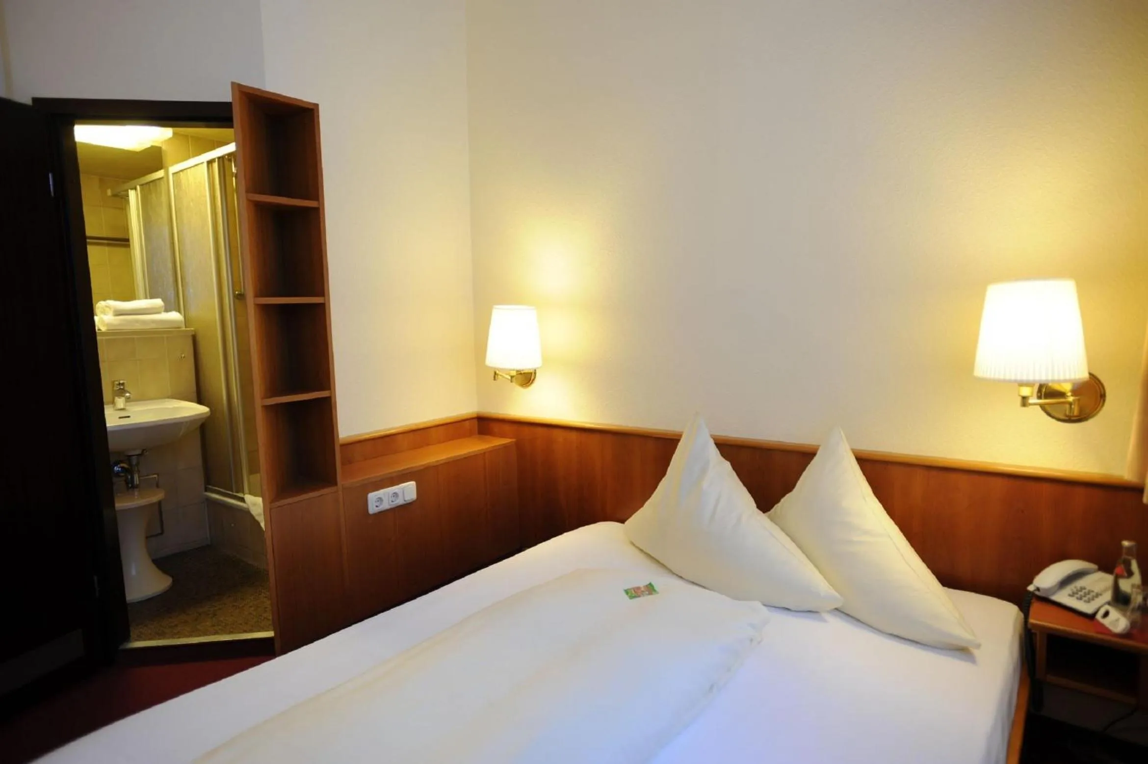 Photo of the whole room, Bed in Hotel am Marschiertor