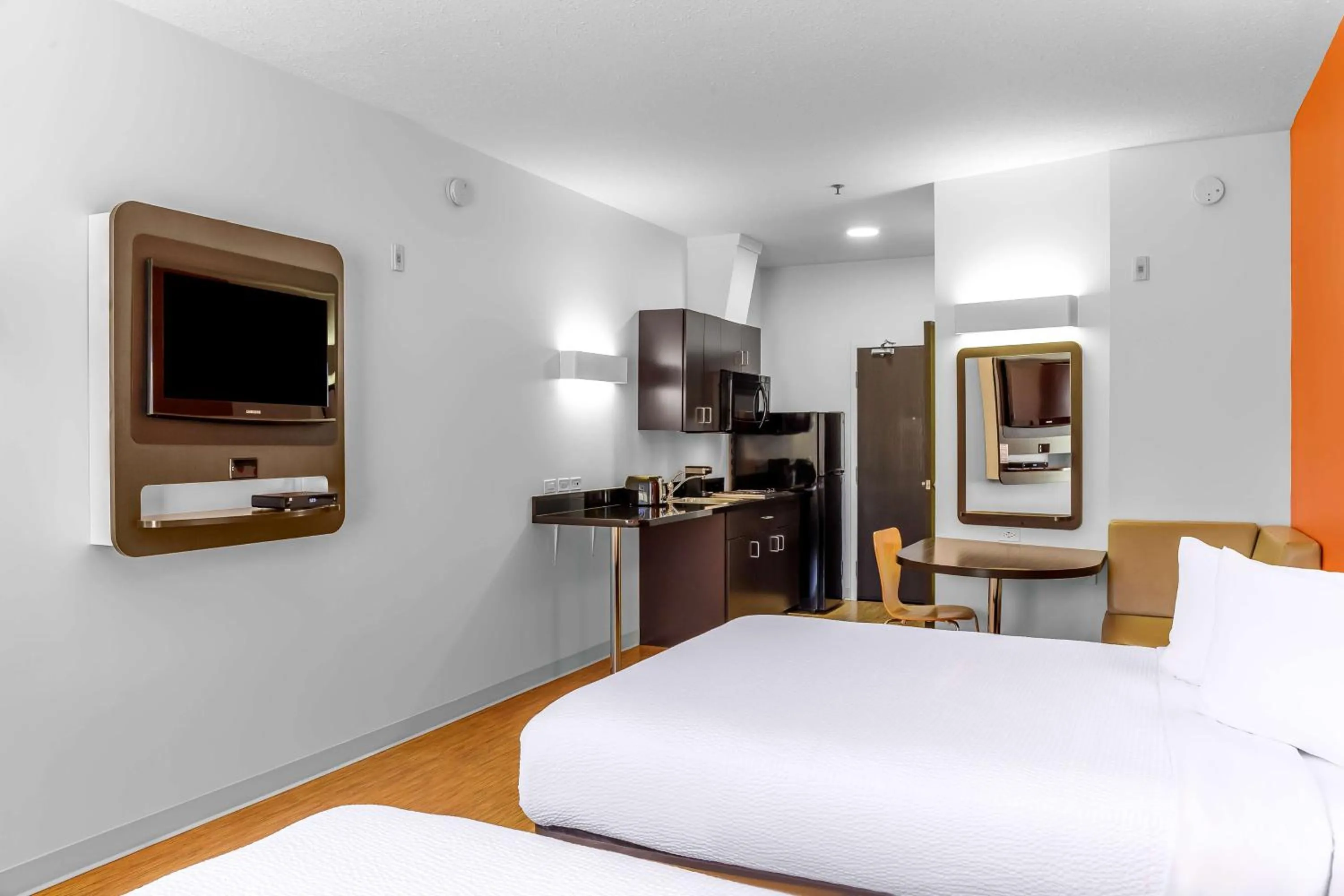 Other, Bed in Motel 6-Swift Current, SK