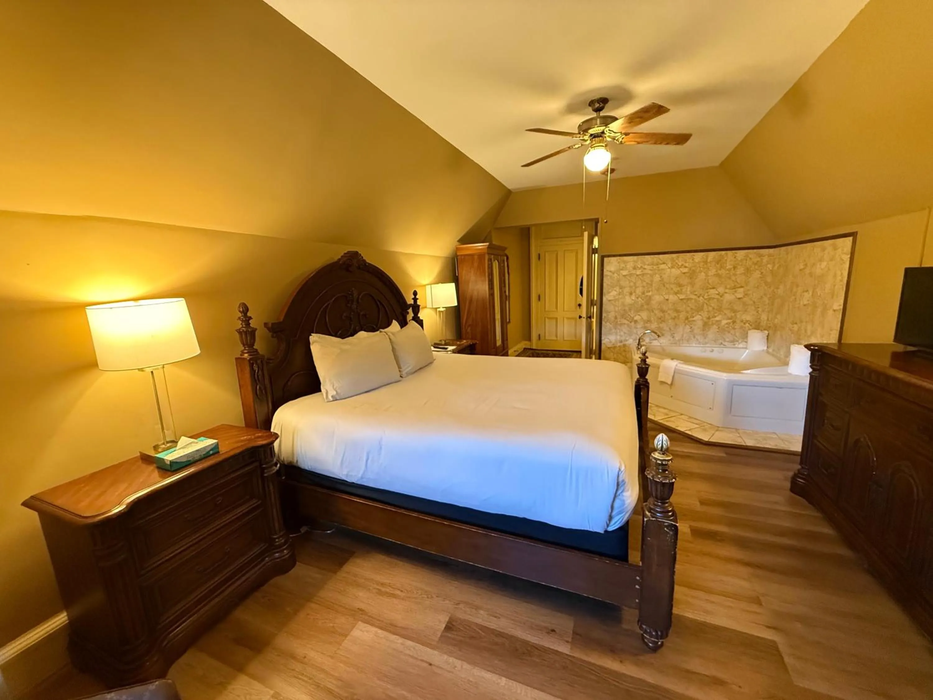 Bed in Stonehurst Manor Breakfast & Dinner Included