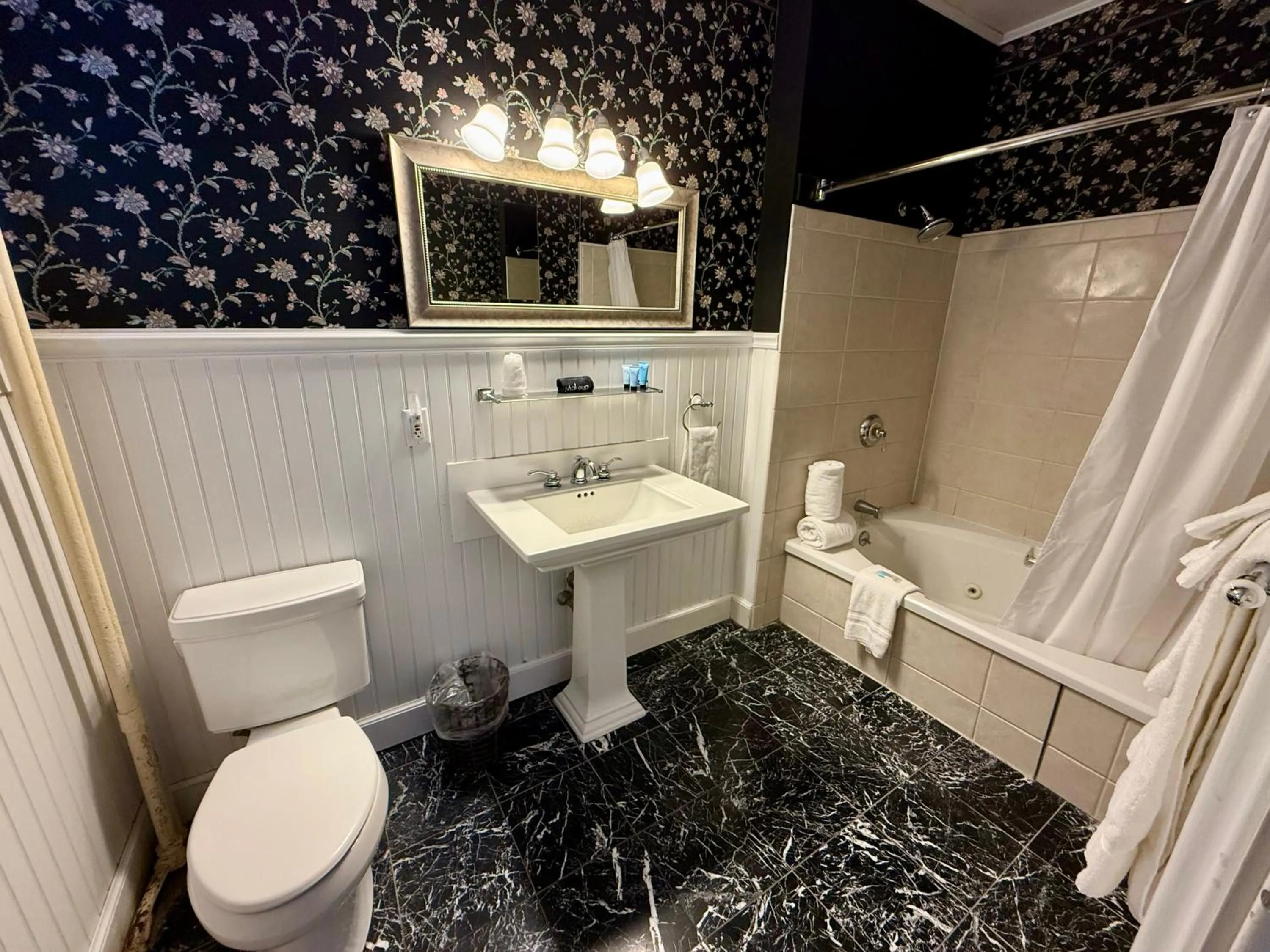 Stonehurst Manor Breakfast & Dinner Included