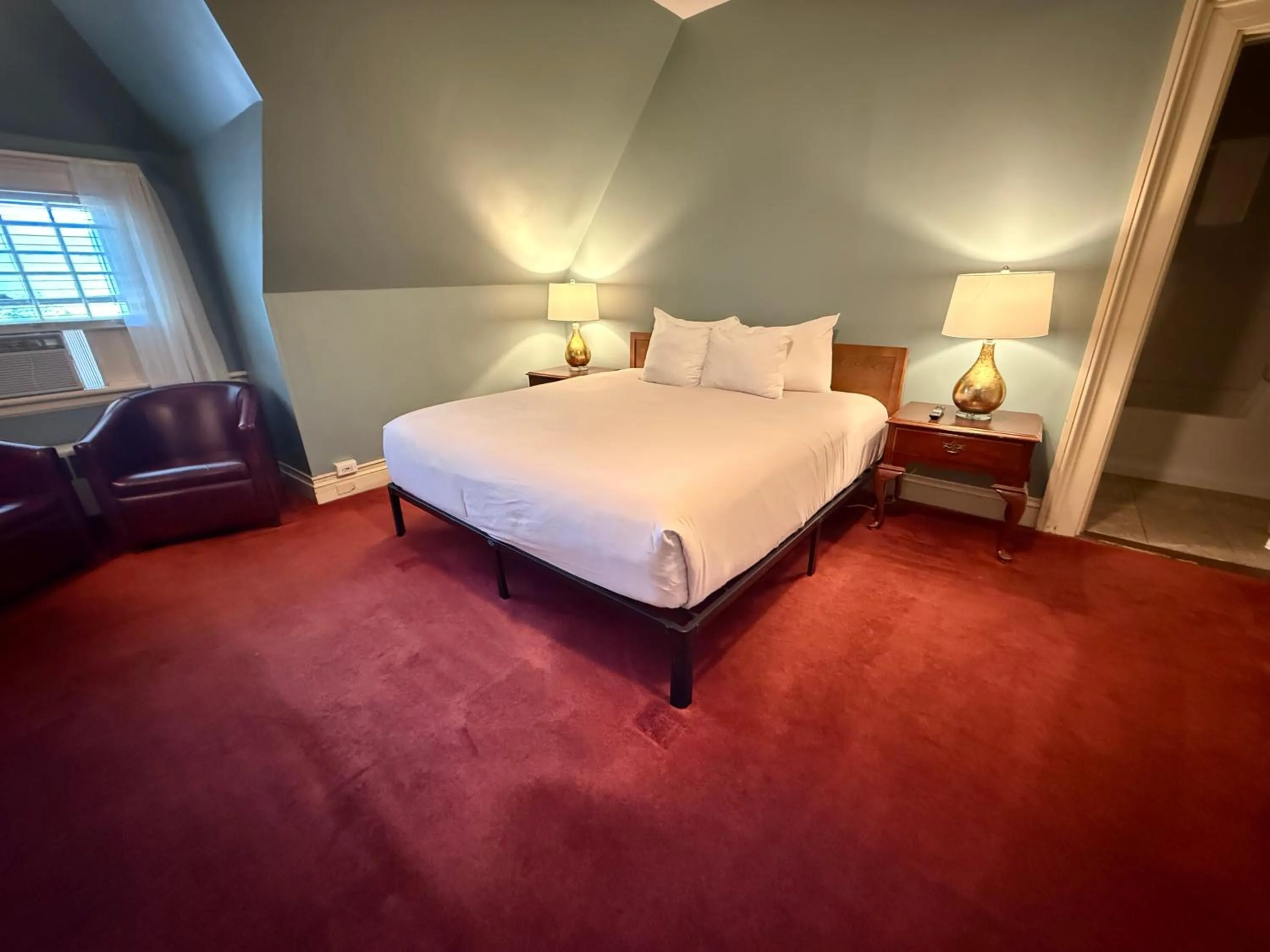 Bed in Stonehurst Manor Breakfast & Dinner Included