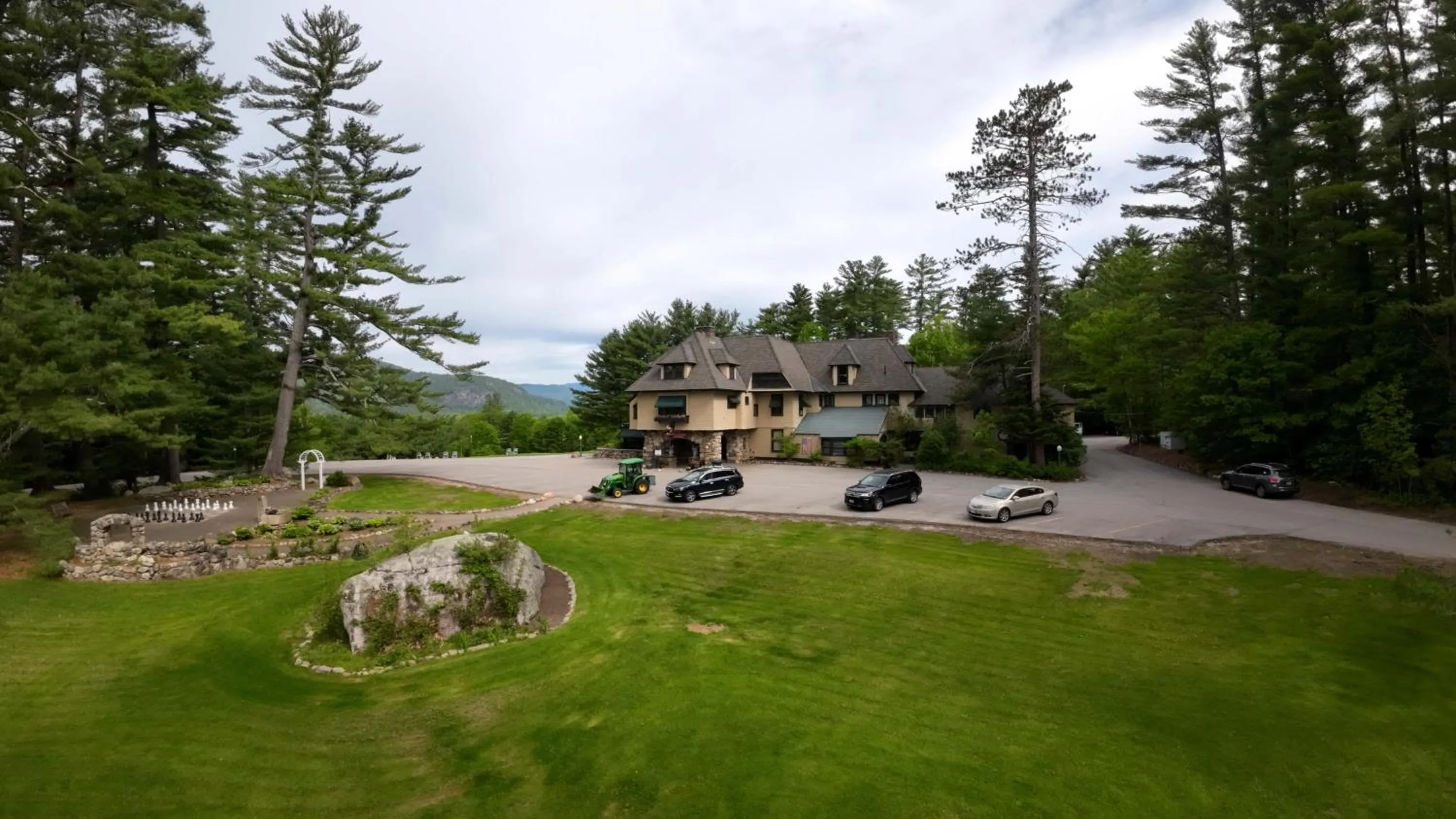 Stonehurst Manor Breakfast & Dinner Included