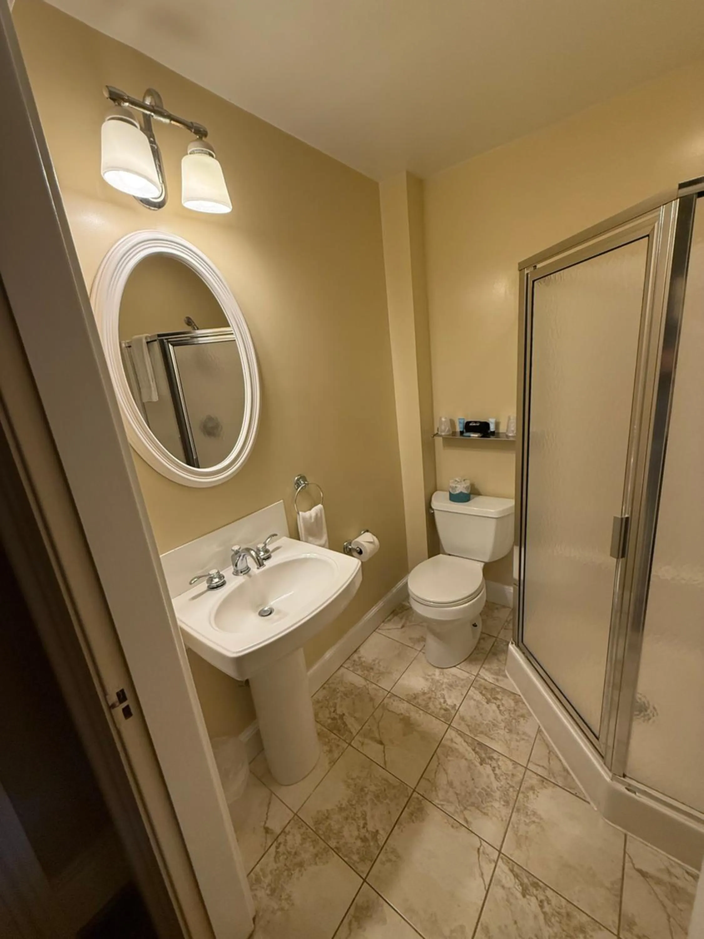 Stonehurst Manor Breakfast & Dinner Included