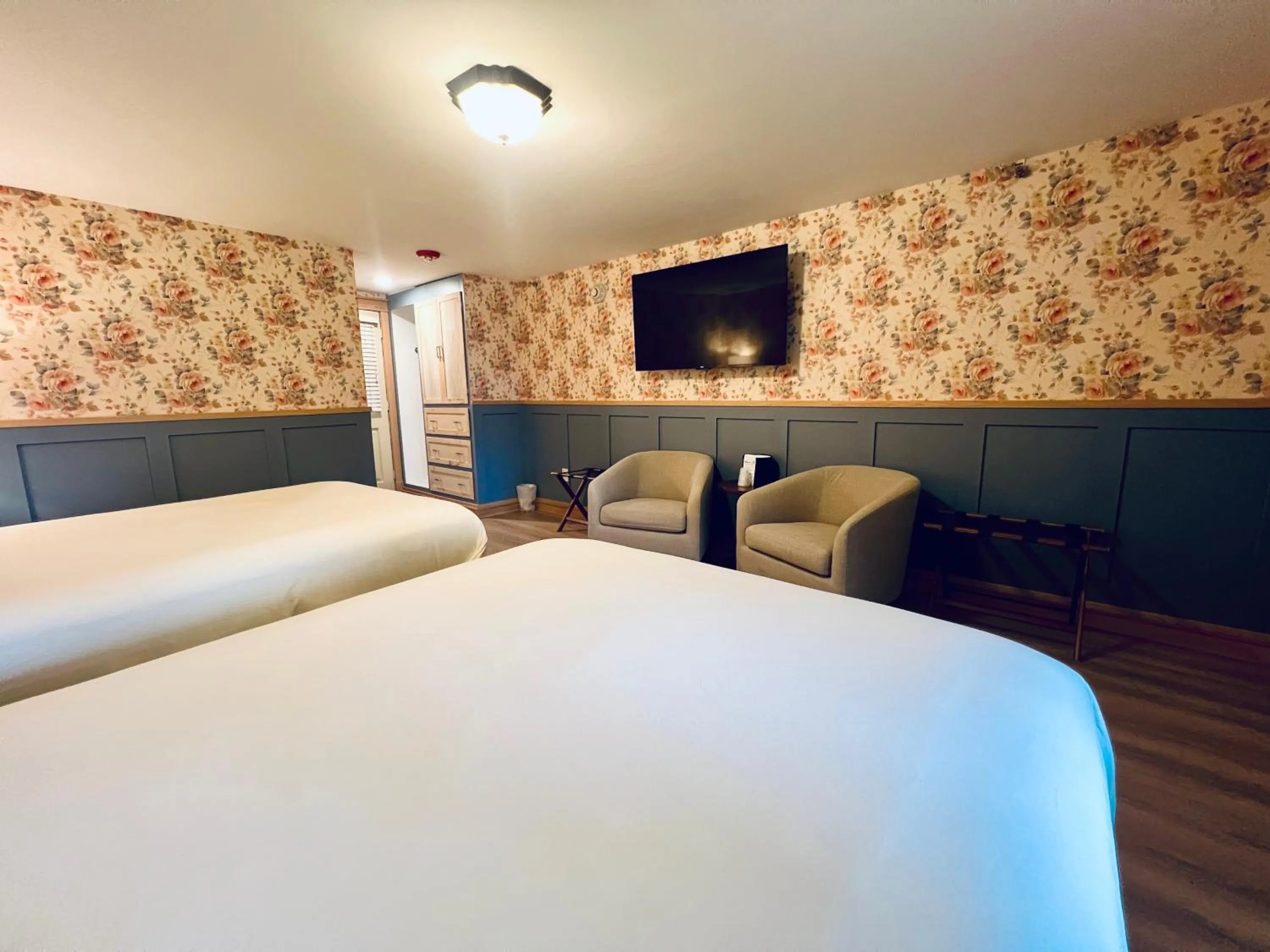 Bed in Stonehurst Manor Breakfast & Dinner Included