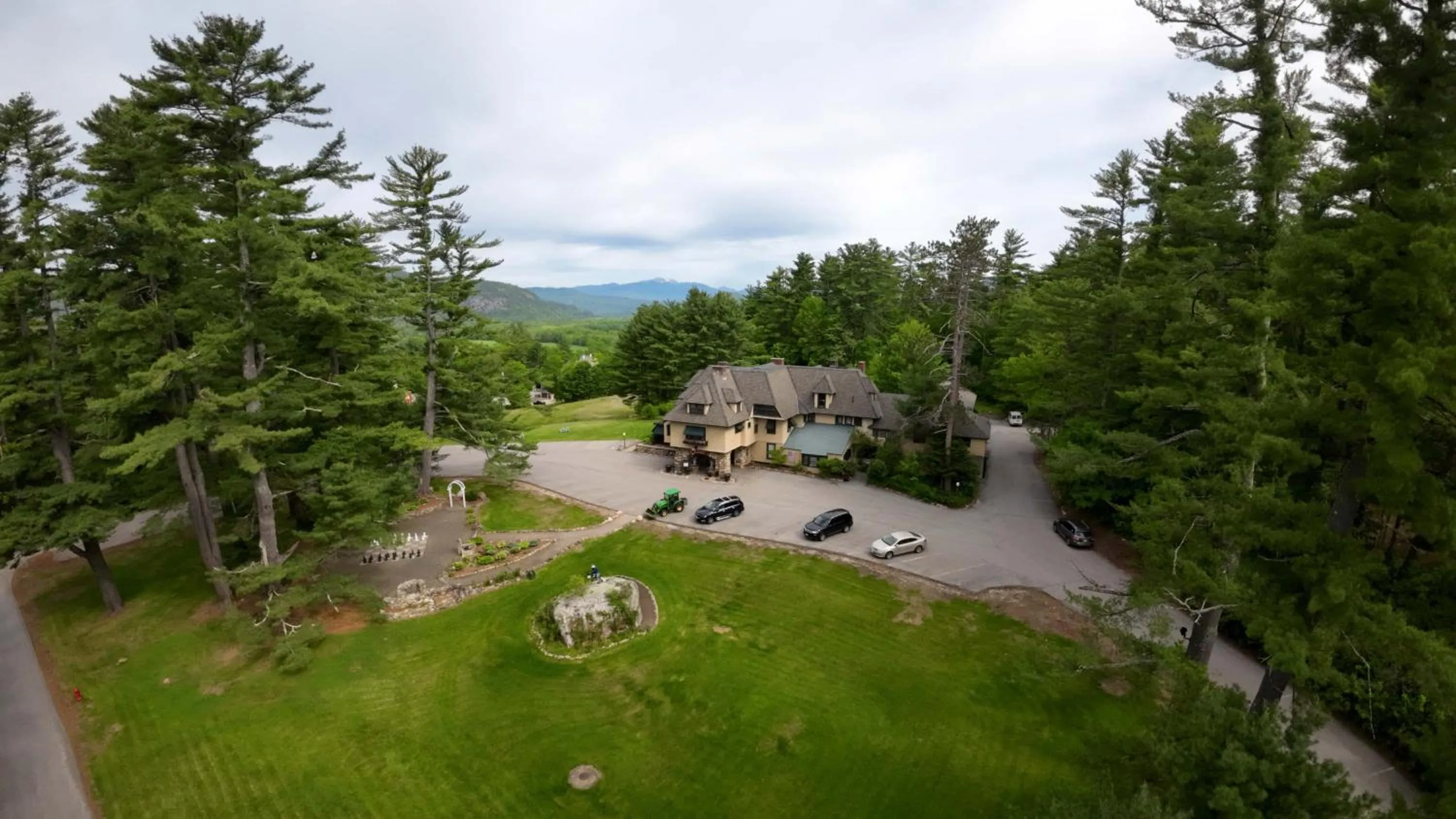 Stonehurst Manor Breakfast & Dinner Included