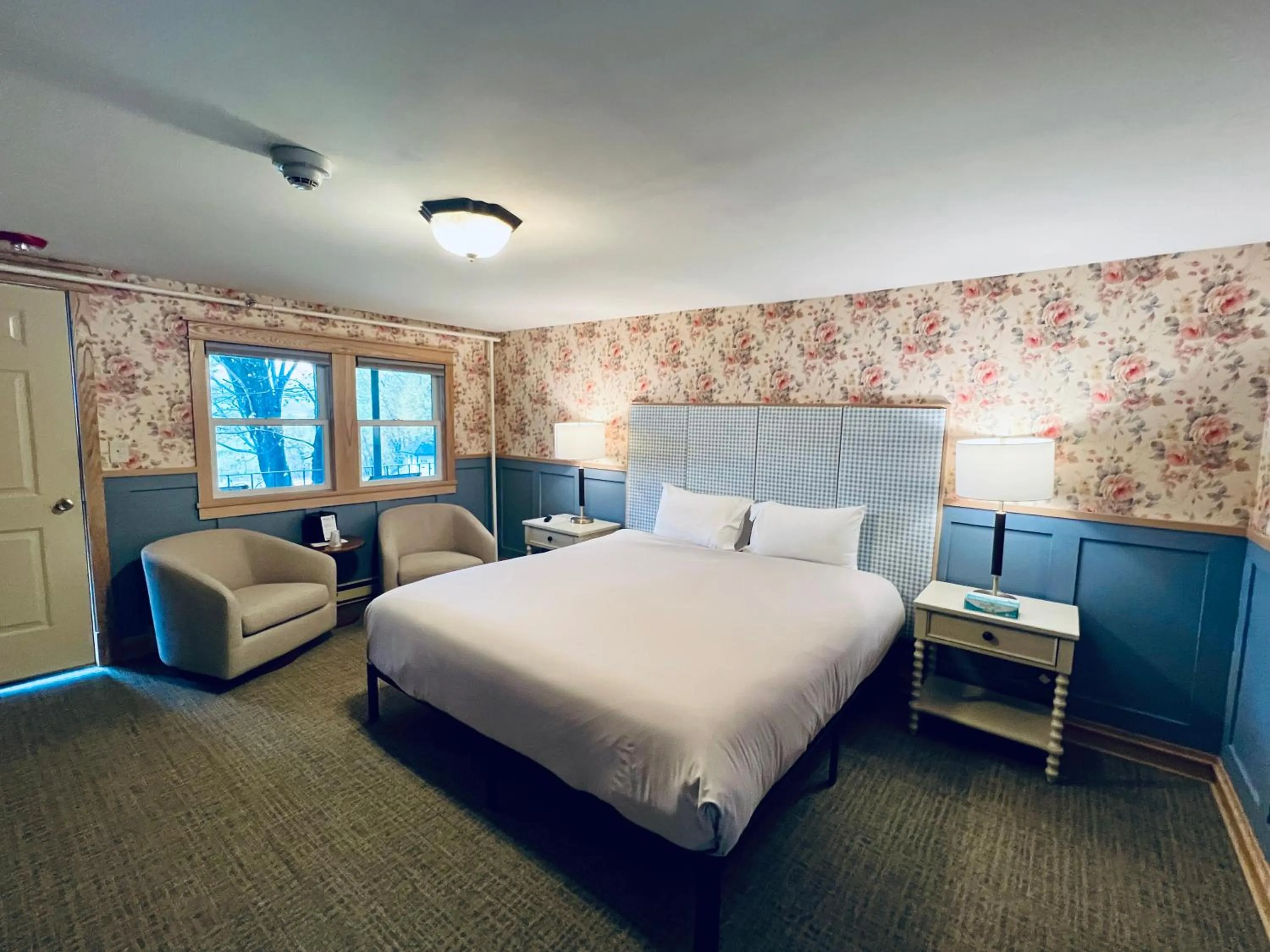 Bed in Stonehurst Manor Breakfast & Dinner Included