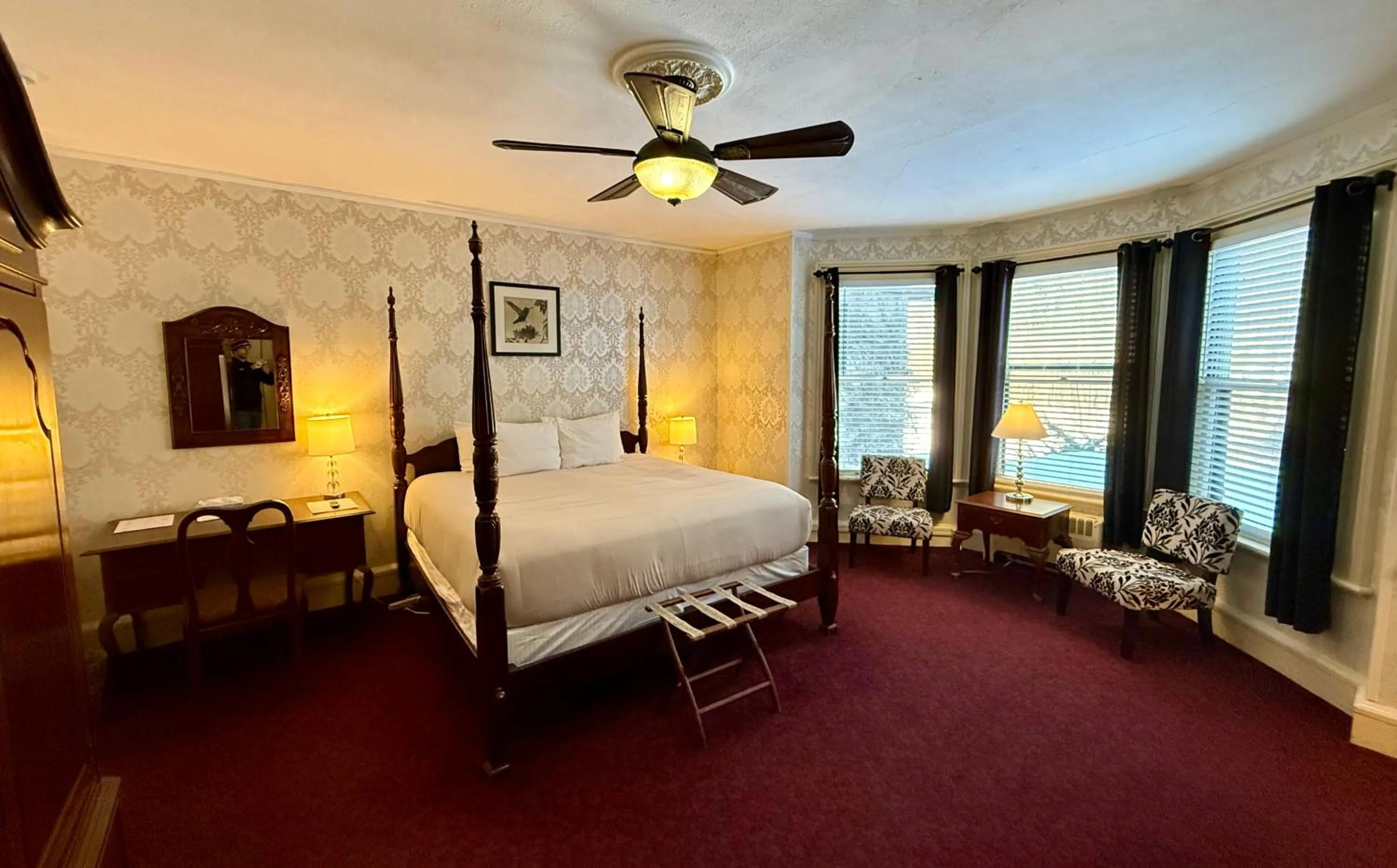 Bed in Stonehurst Manor Breakfast & Dinner Included