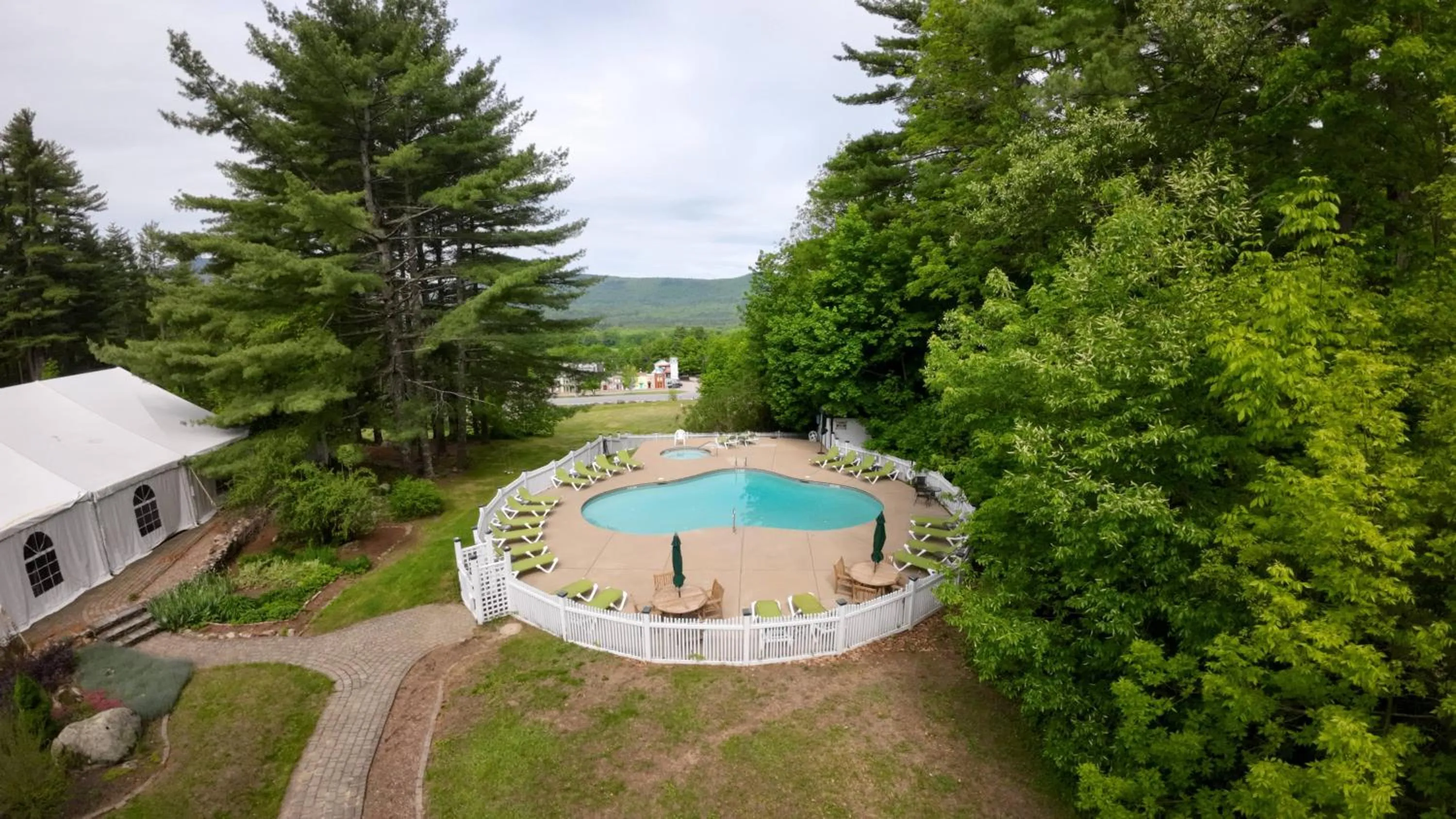 Stonehurst Manor Breakfast & Dinner Included