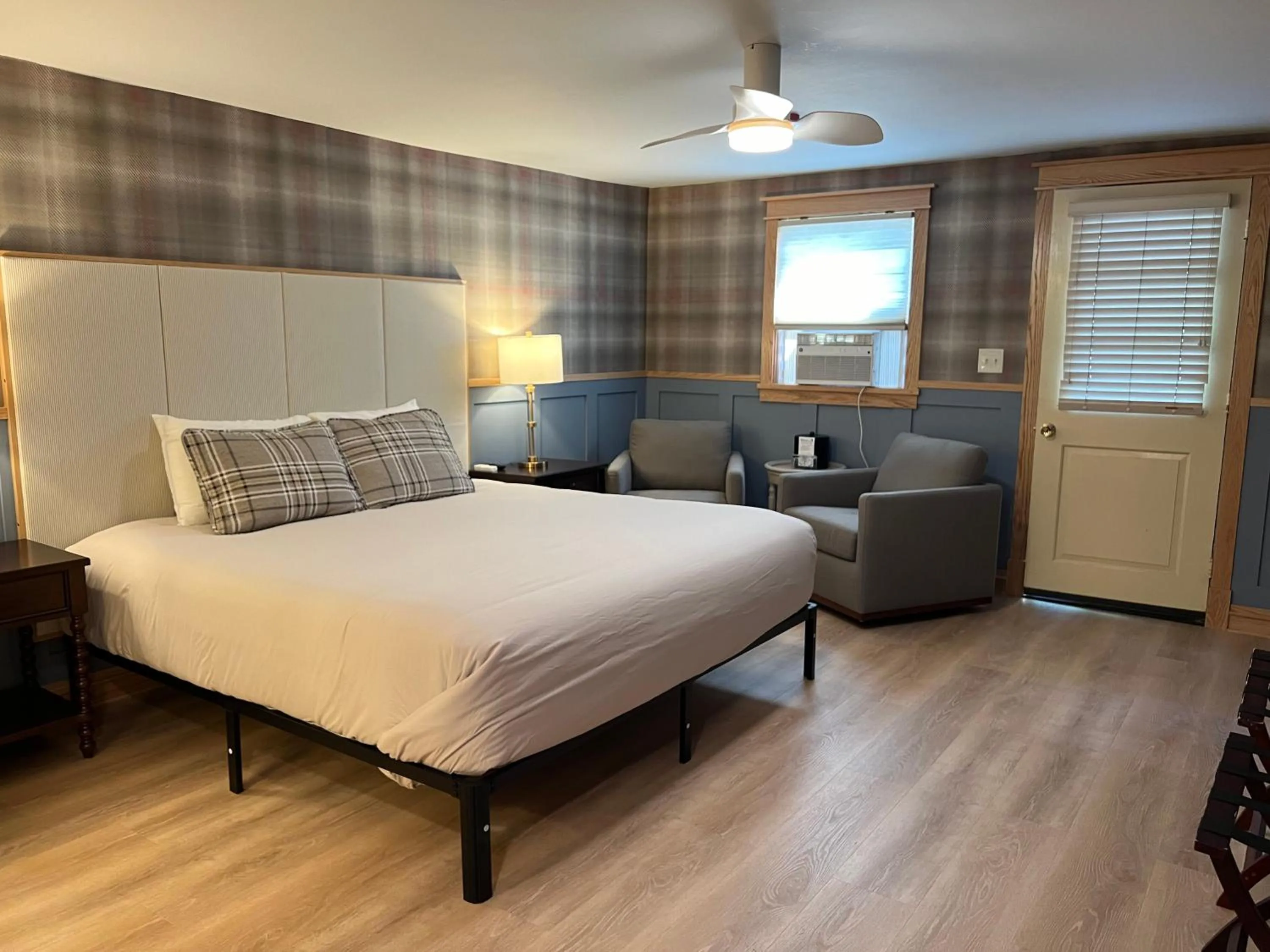 Bed in Stonehurst Manor Breakfast & Dinner Included