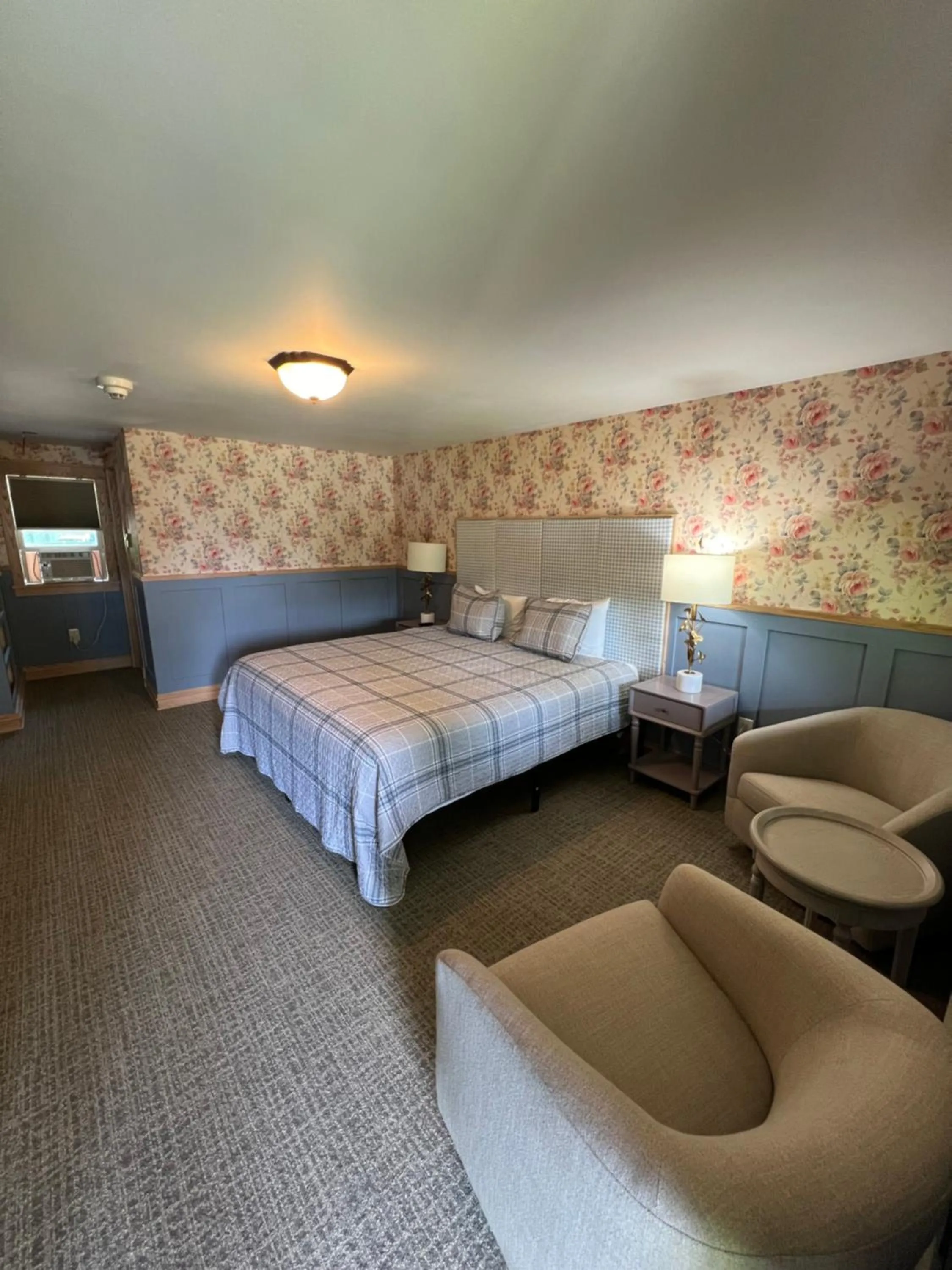 Bed in Stonehurst Manor Breakfast & Dinner Included