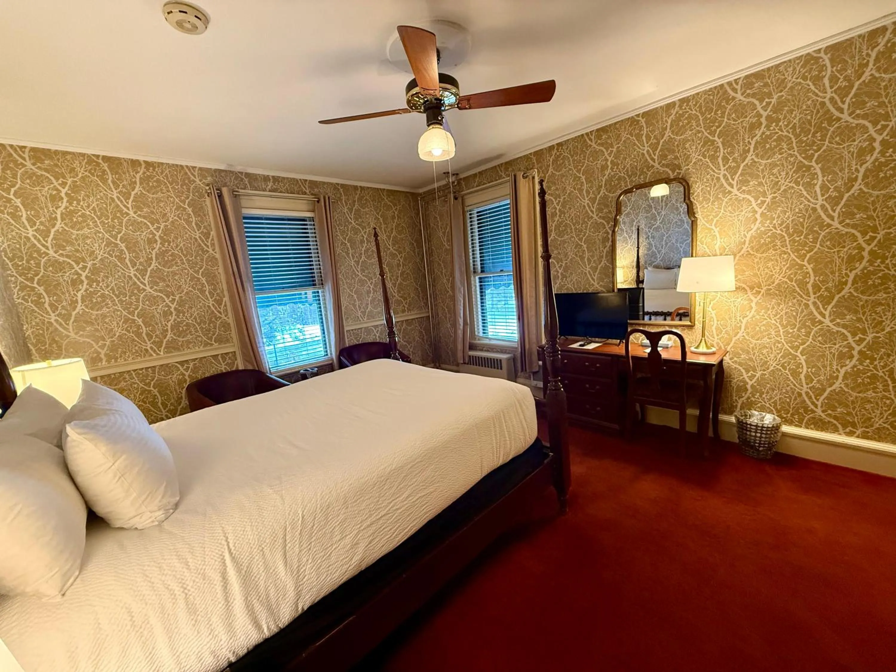 Bed in Stonehurst Manor Breakfast & Dinner Included