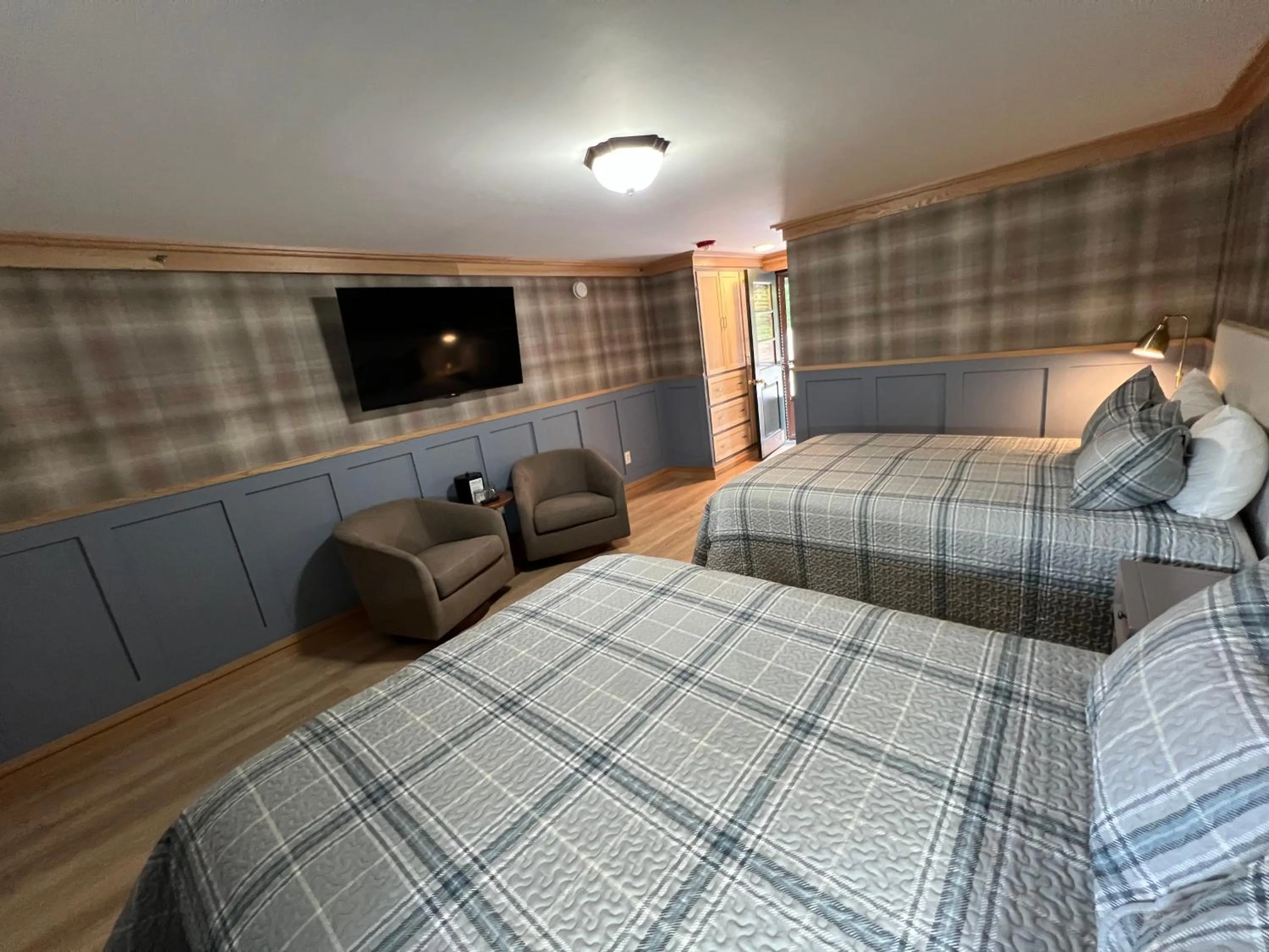 Bed in Stonehurst Manor Breakfast & Dinner Included