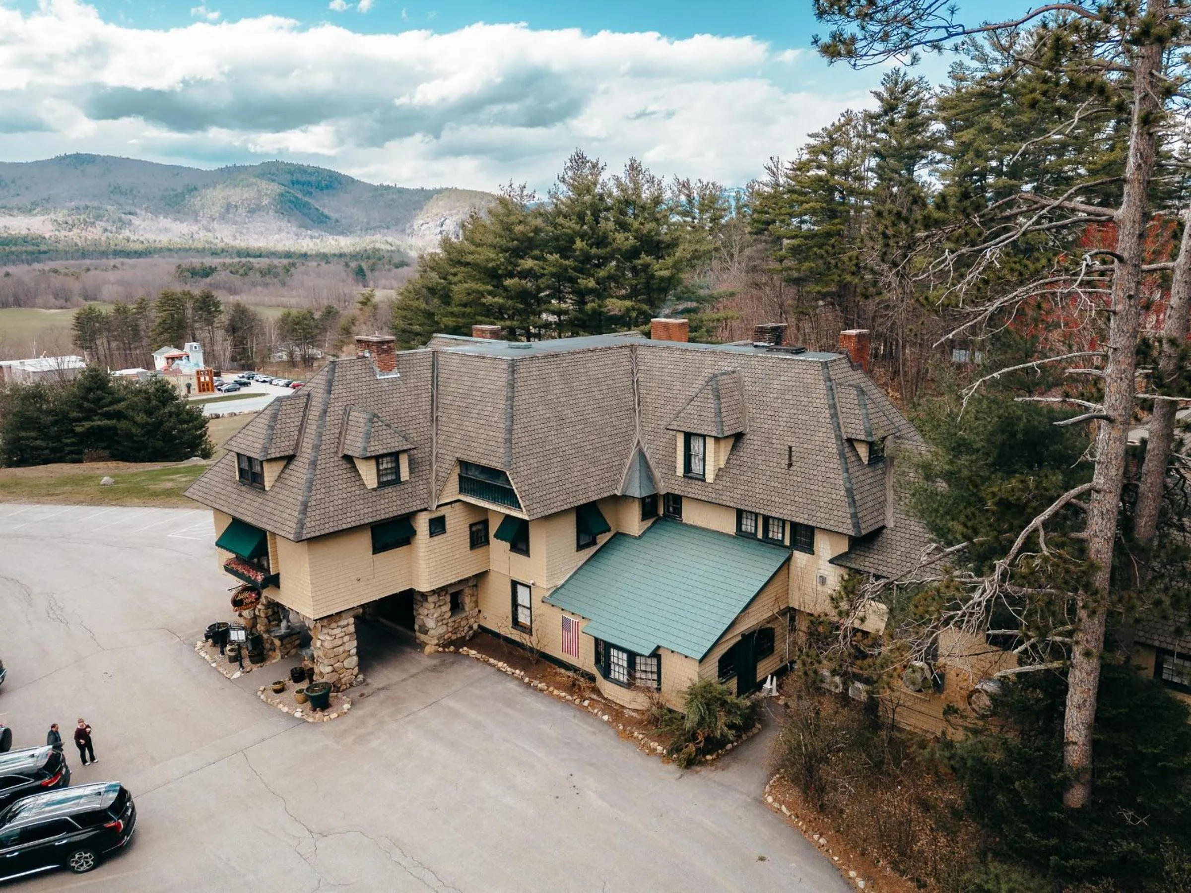 Stonehurst Manor Breakfast & Dinner Included