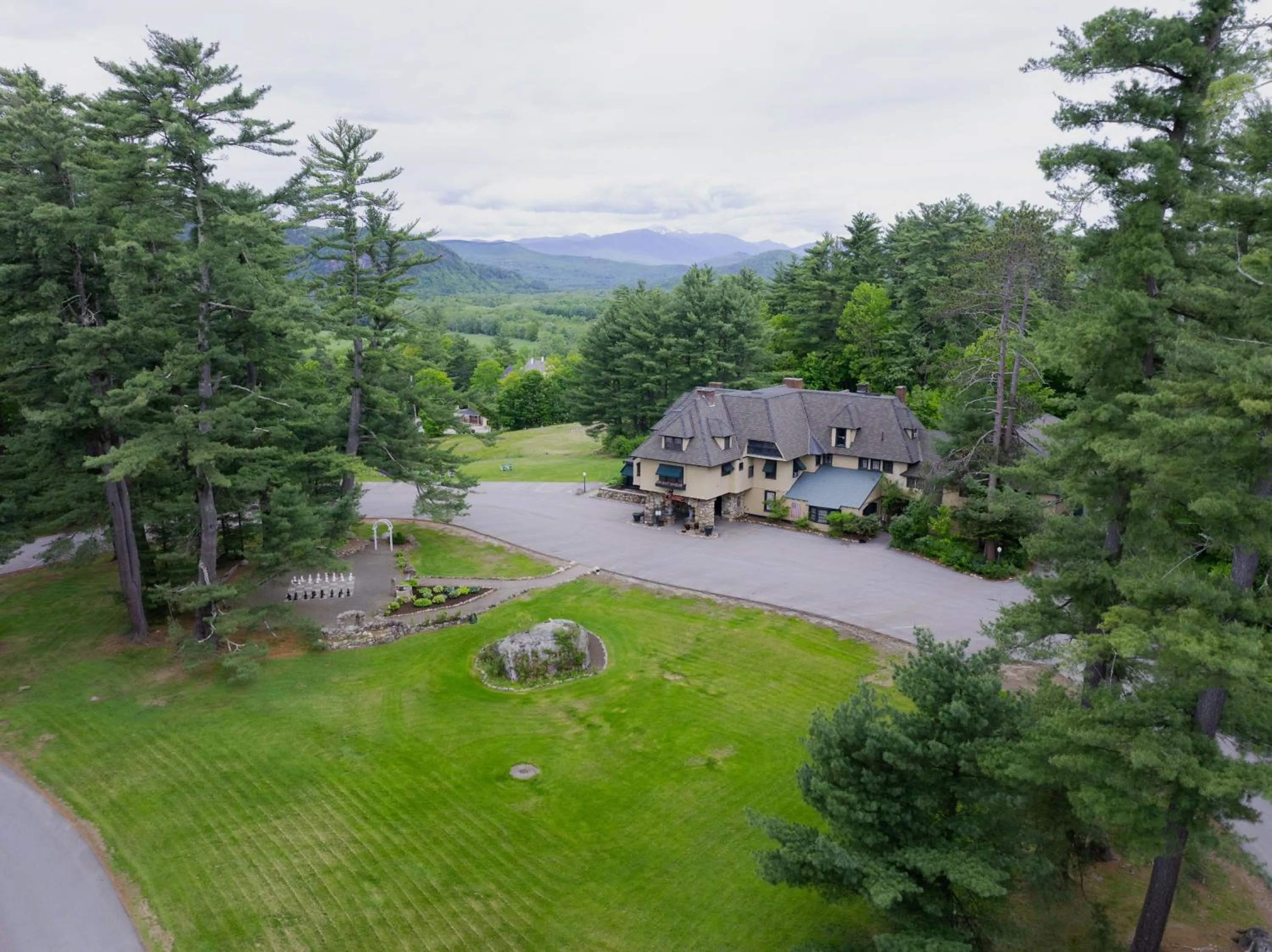 Stonehurst Manor Breakfast & Dinner Included