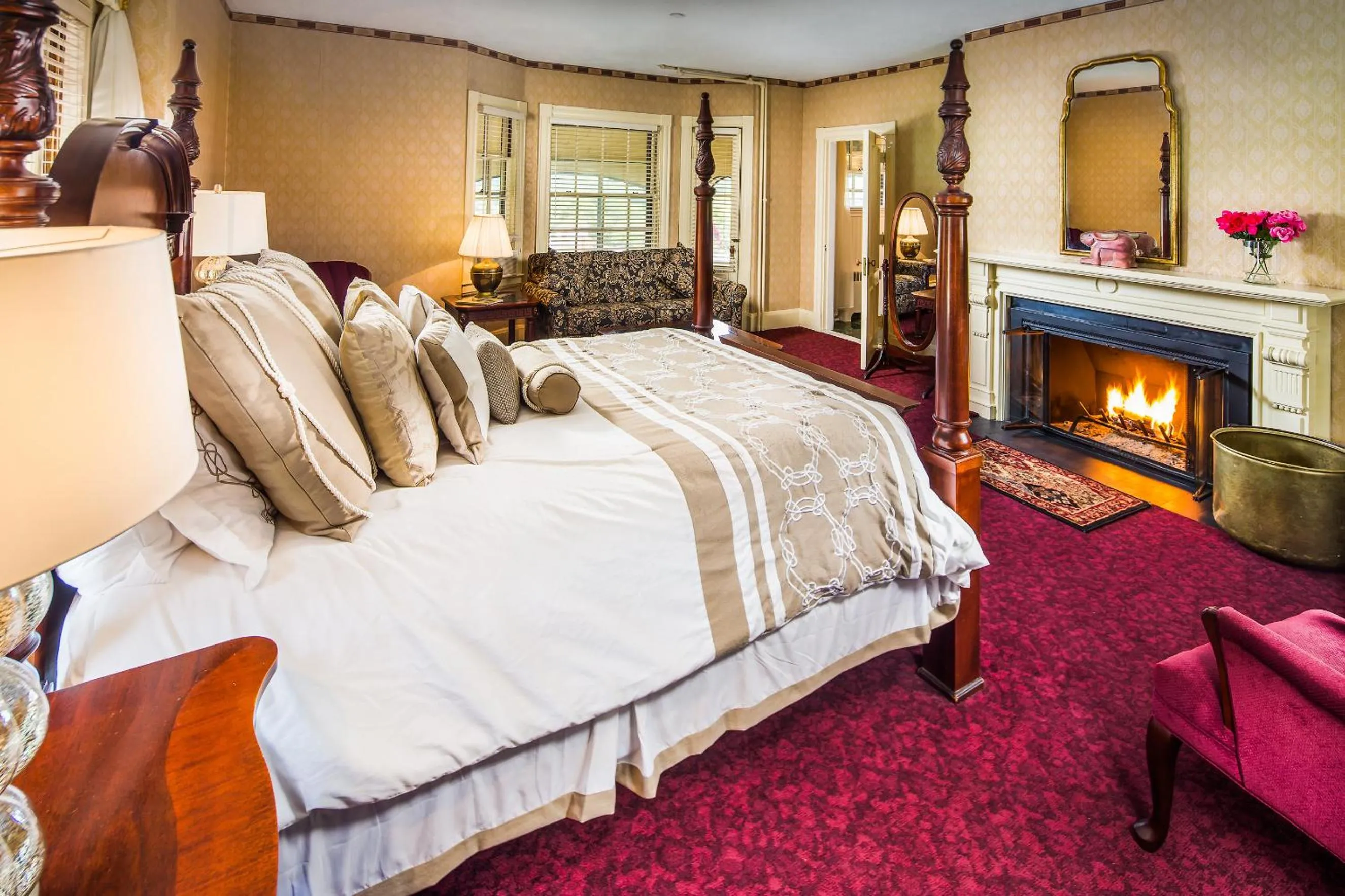 Bed in Stonehurst Manor Breakfast & Dinner Included