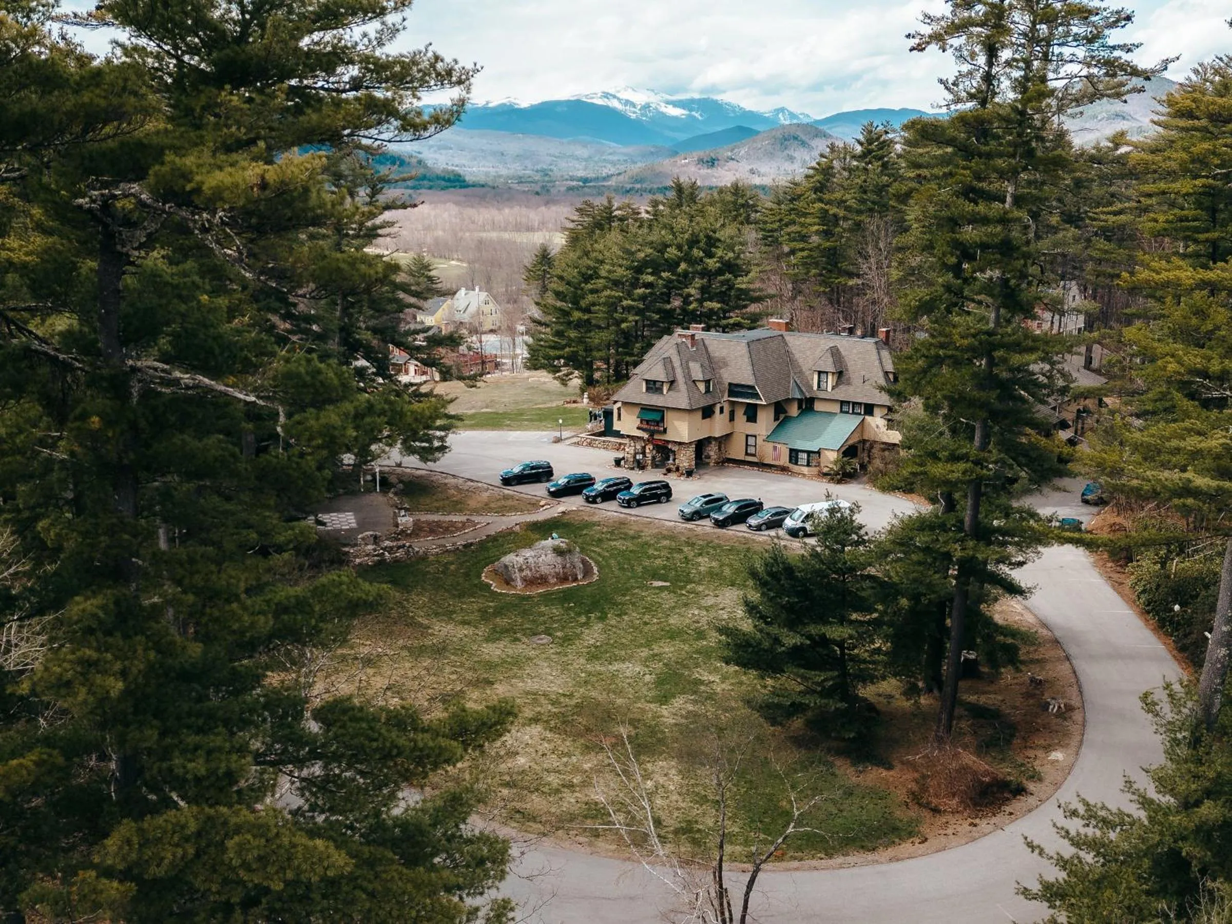 Stonehurst Manor Breakfast & Dinner Included