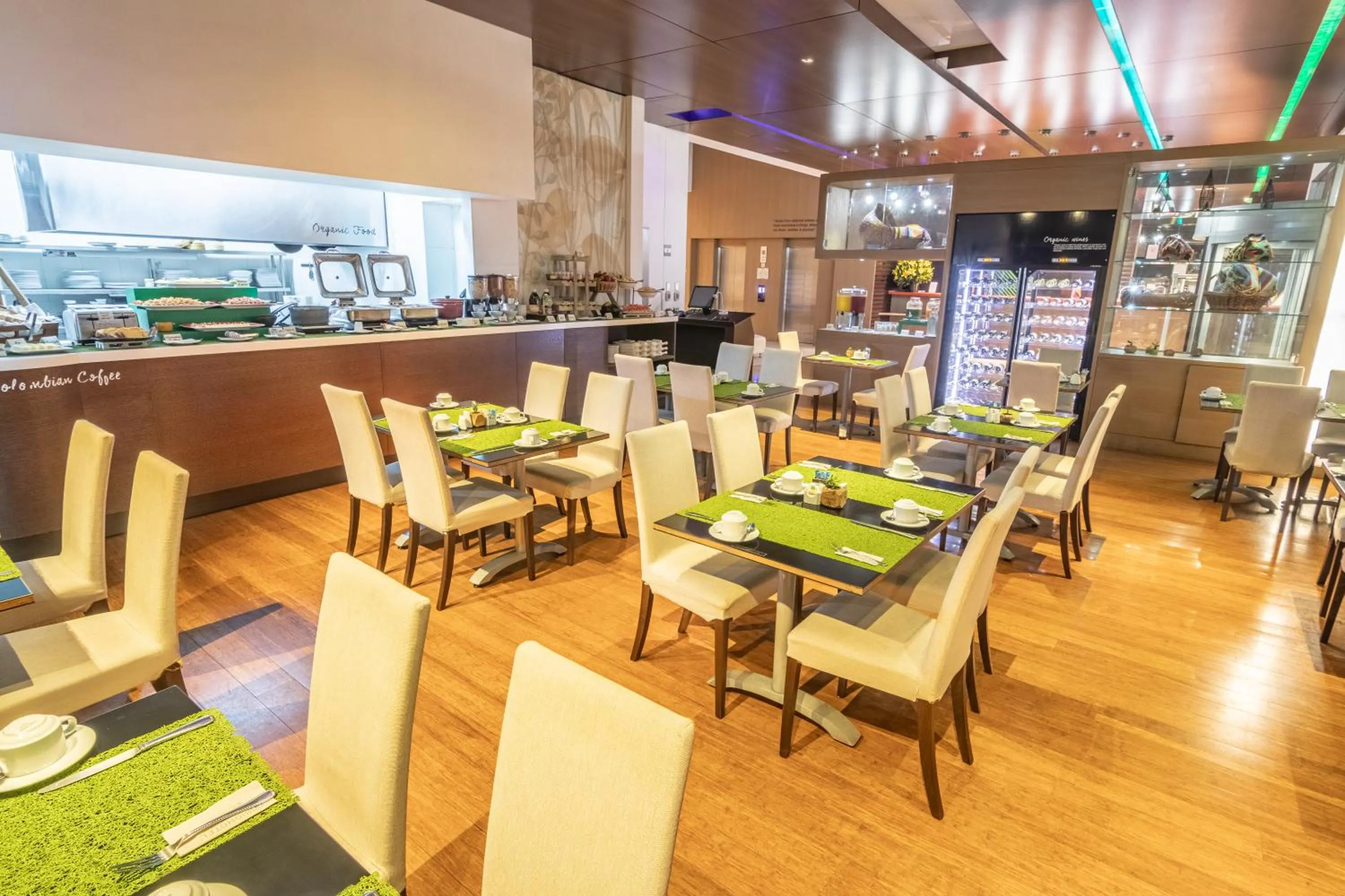 Restaurant/places to eat in Biohotel Organic Suites Bogotá