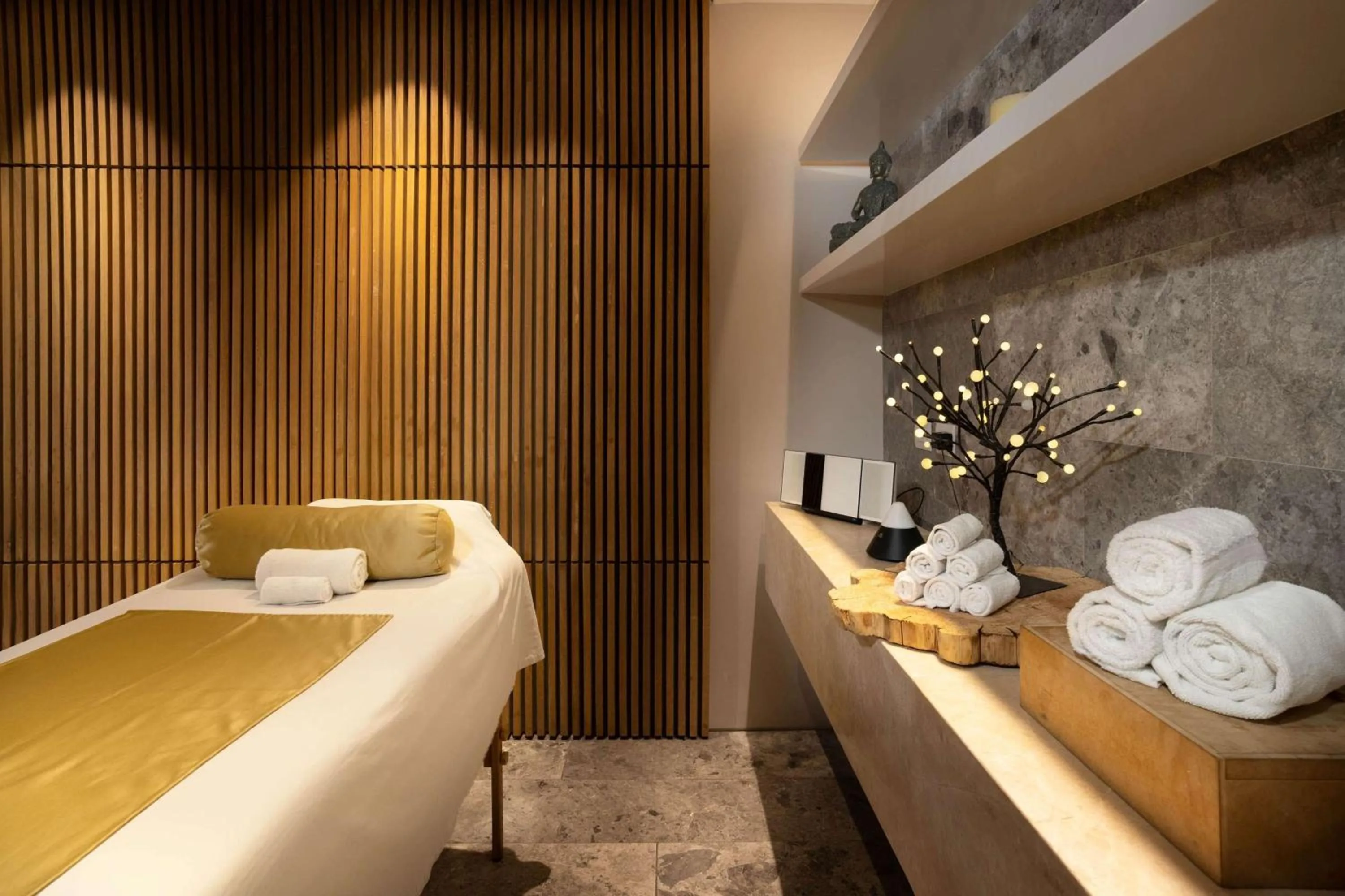 Spa and wellness centre/facilities, Bed in Salvio Parque 93 Bogota, Curio Collection by Hilton