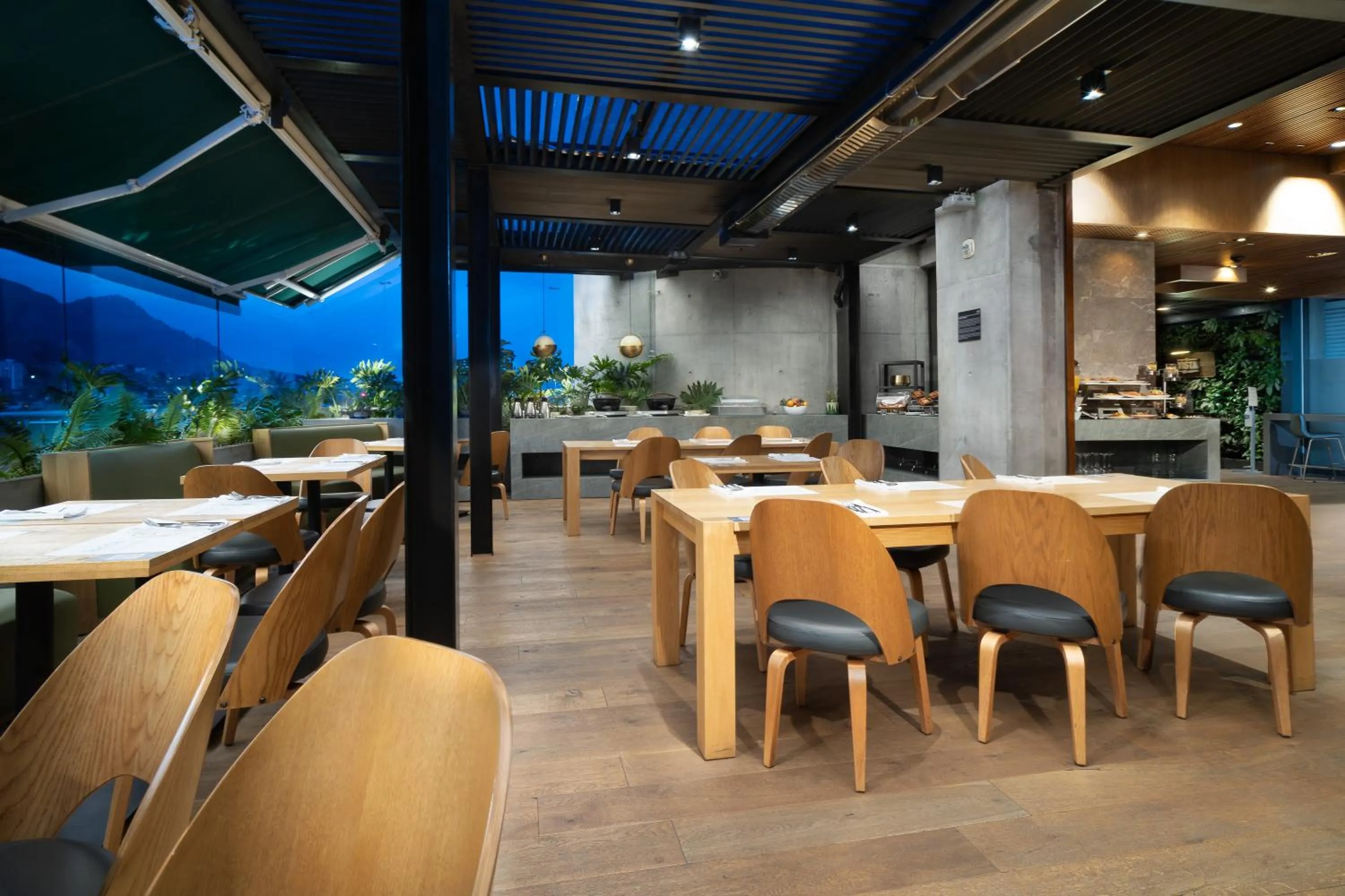 Restaurant/places to eat in Salvio Parque 93 Bogota, Curio Collection by Hilton