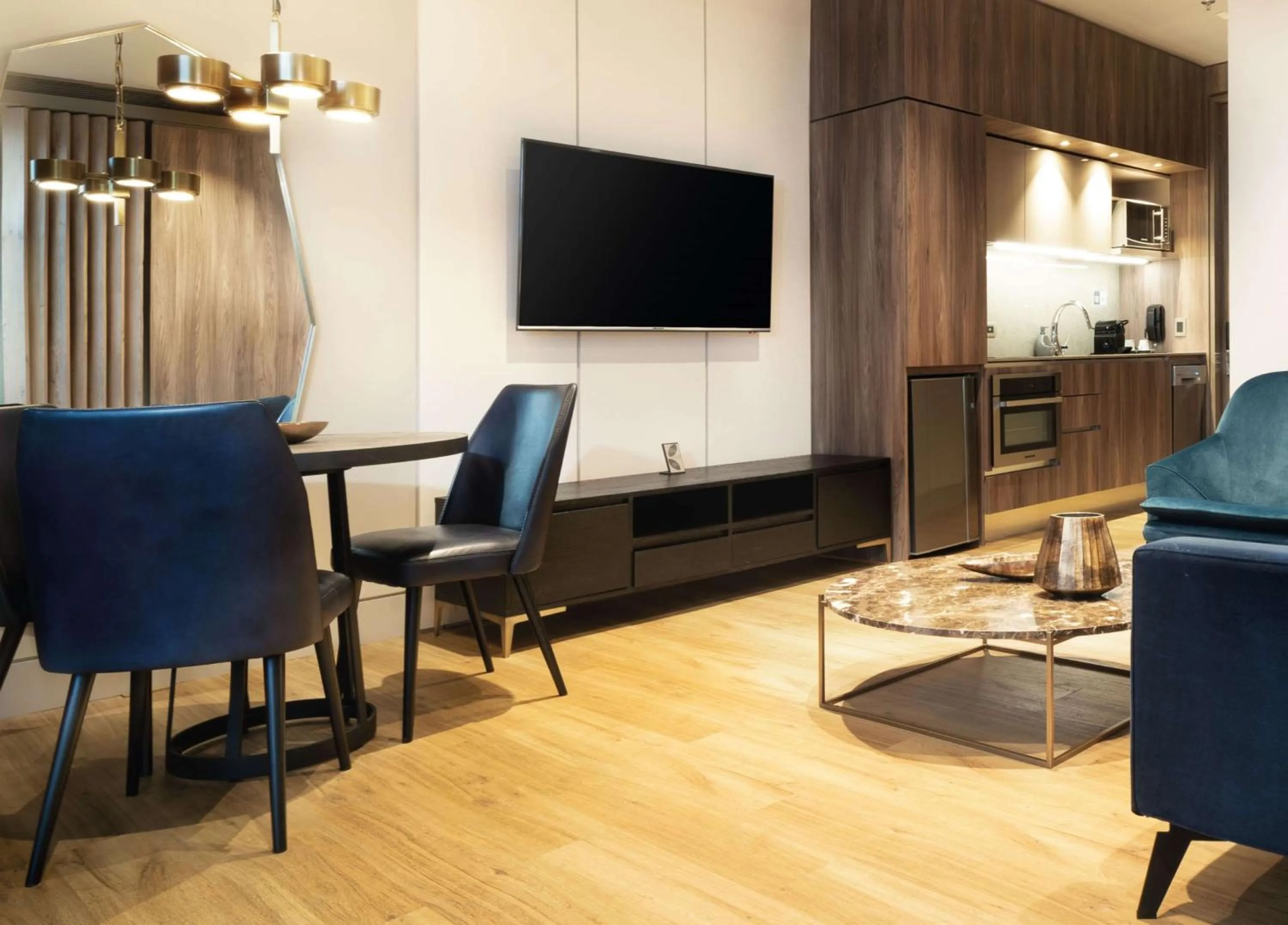 Communal lounge/ TV room in Salvio Parque 93 Bogota, Curio Collection by Hilton