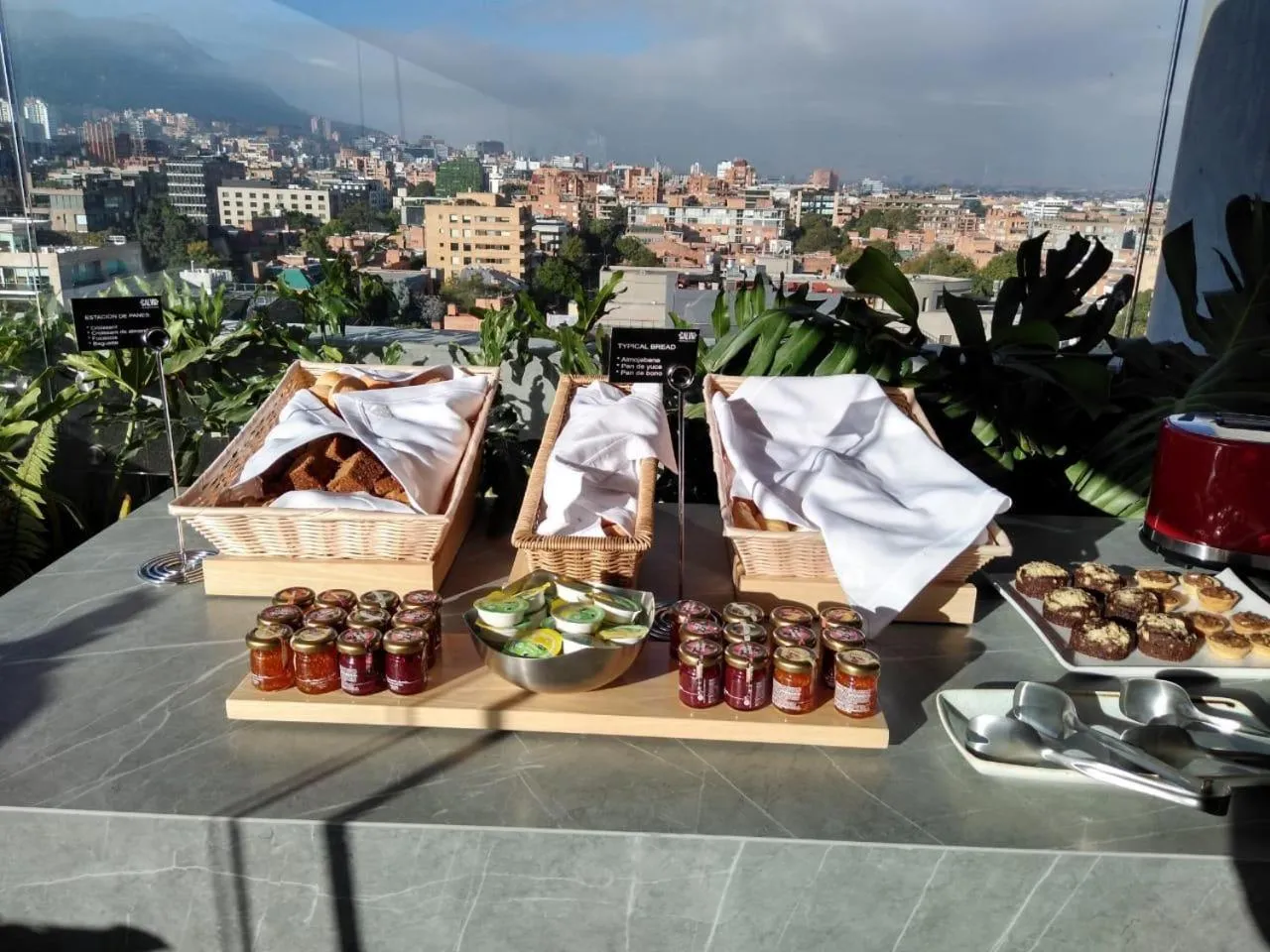 Restaurant/places to eat in Salvio Parque 93 Bogota, Curio Collection by Hilton