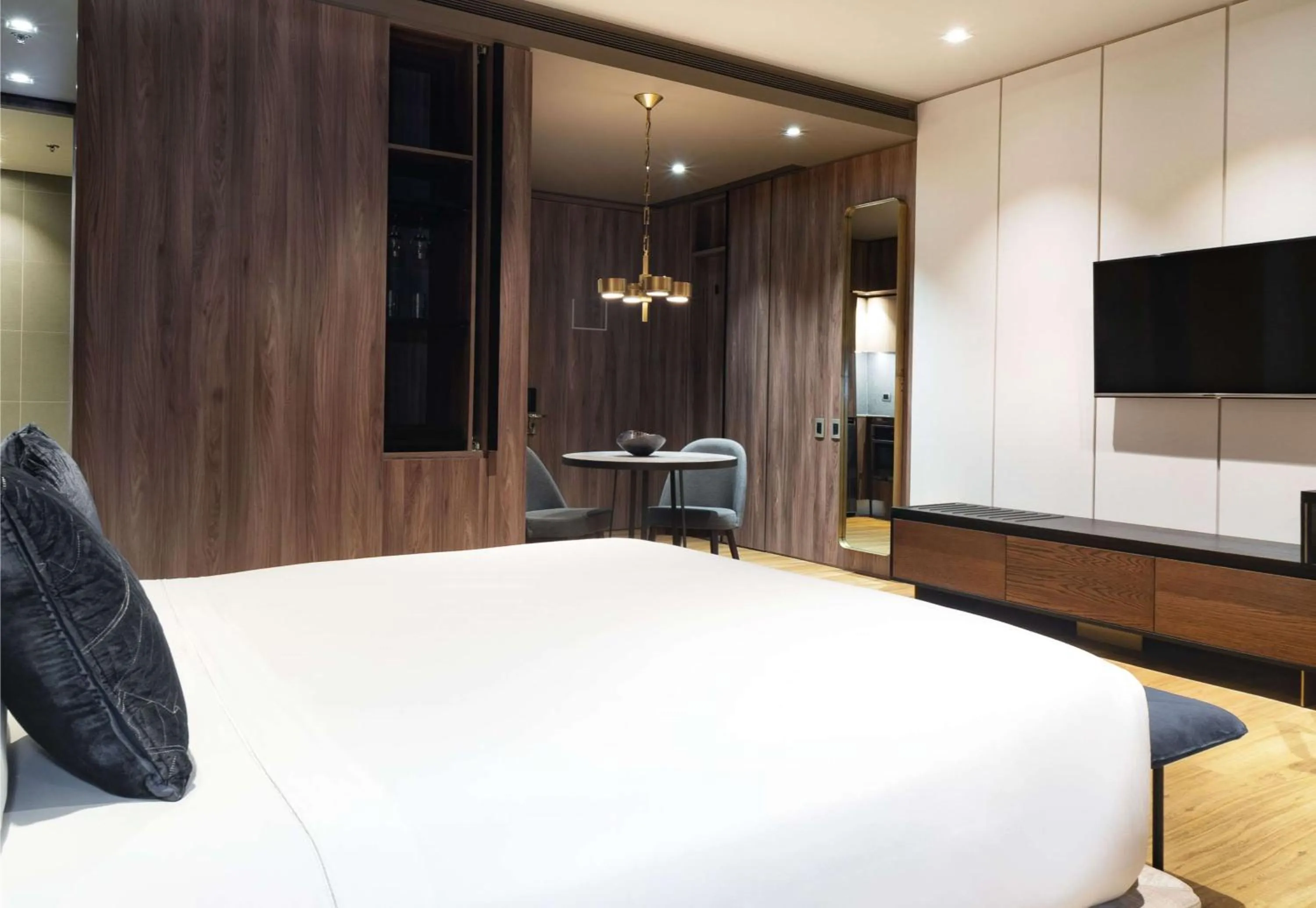 Communal lounge/ TV room, Bed in Salvio Parque 93 Bogota, Curio Collection by Hilton