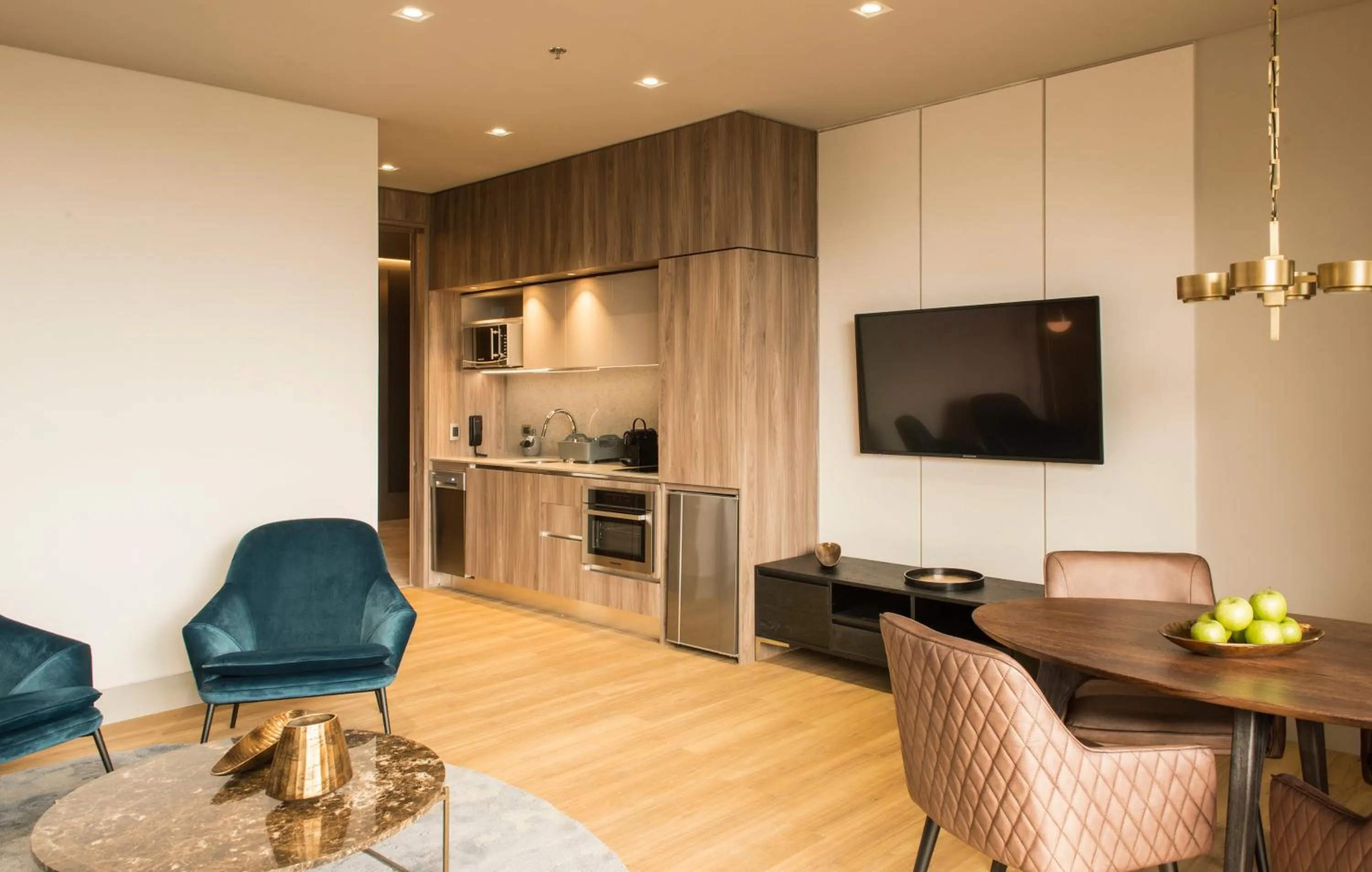 Communal lounge/ TV room in Salvio Parque 93 Bogota, Curio Collection by Hilton