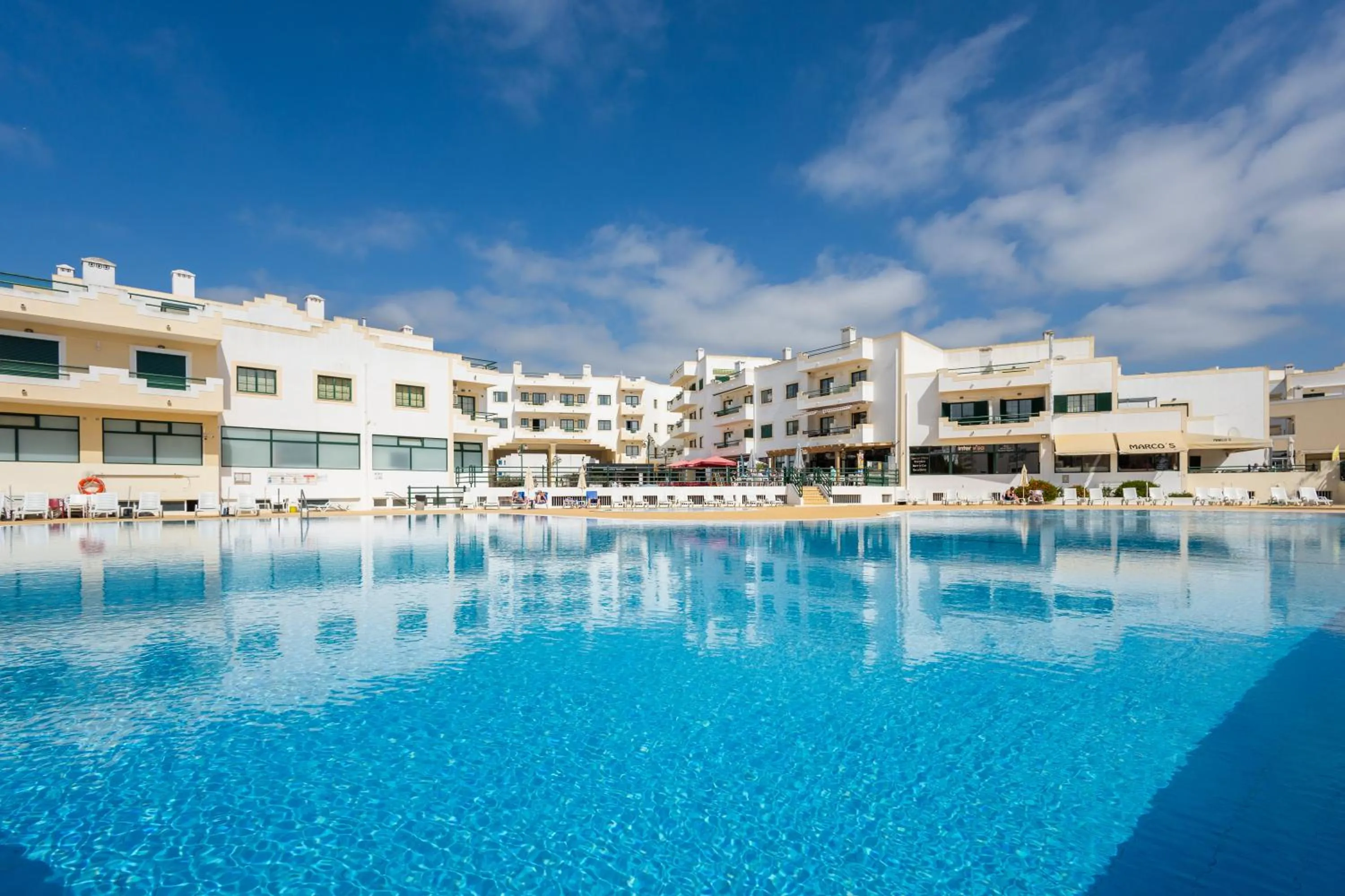 Swimming pool in Dunas Hostel & Guesthouse
