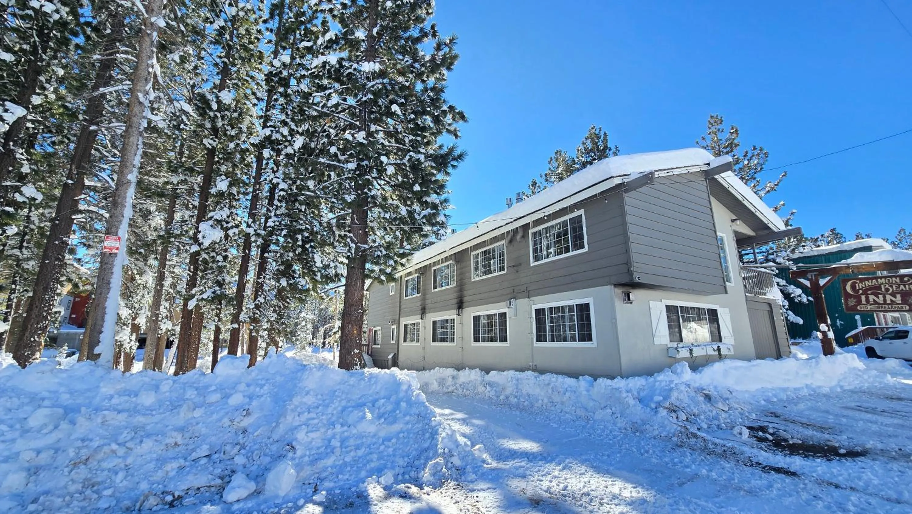 Property building in Cinnamon Bear Inn