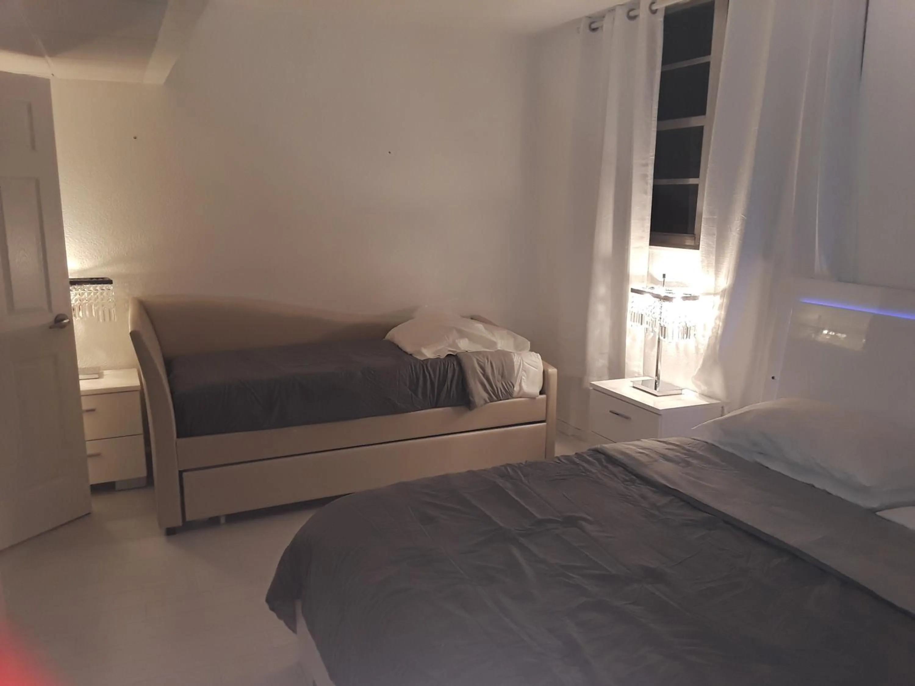 Photo of the whole room, Bed in Tides Apt on Hollywood Beach