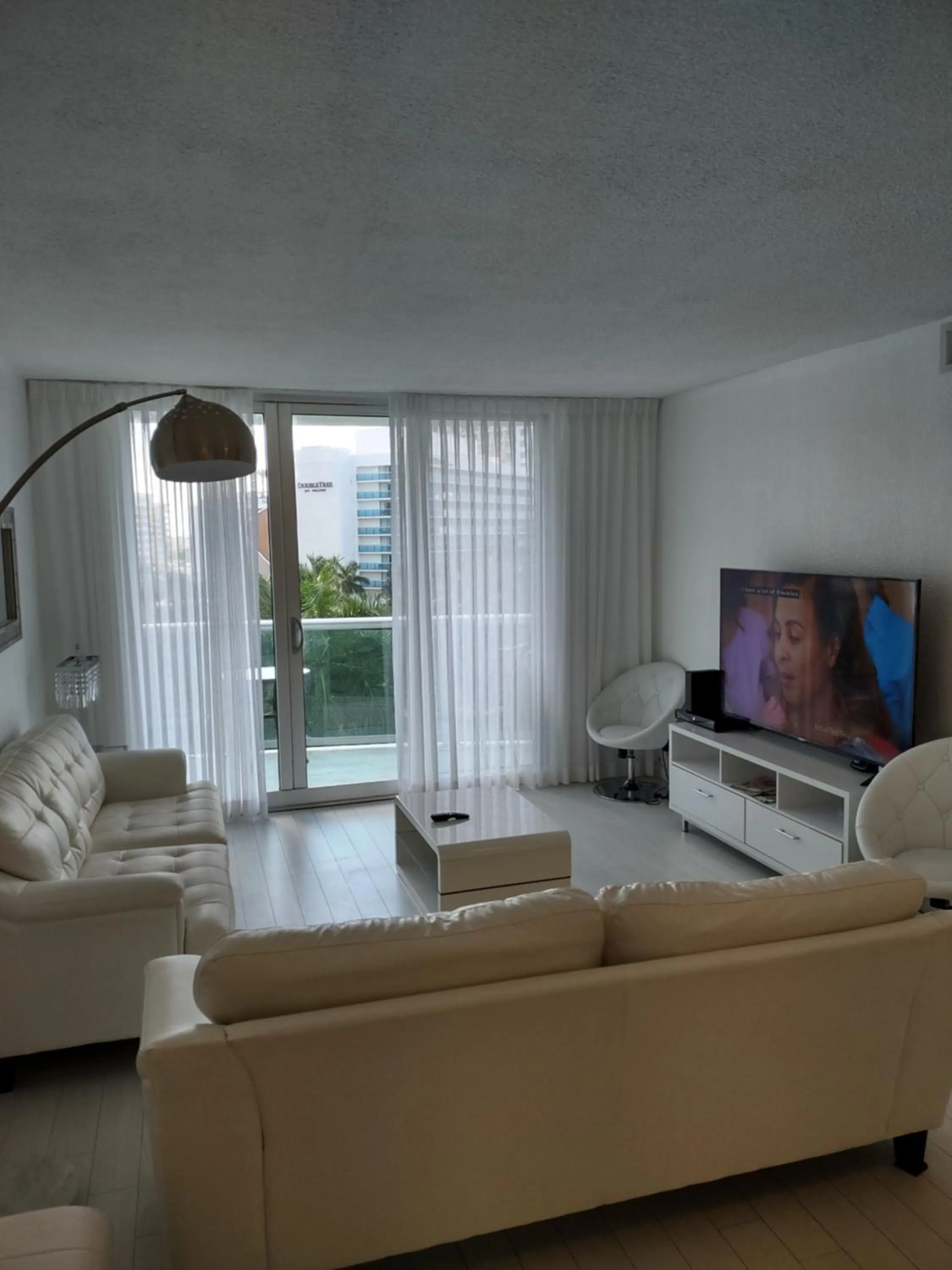 TV and multimedia in Tides Apt on Hollywood Beach