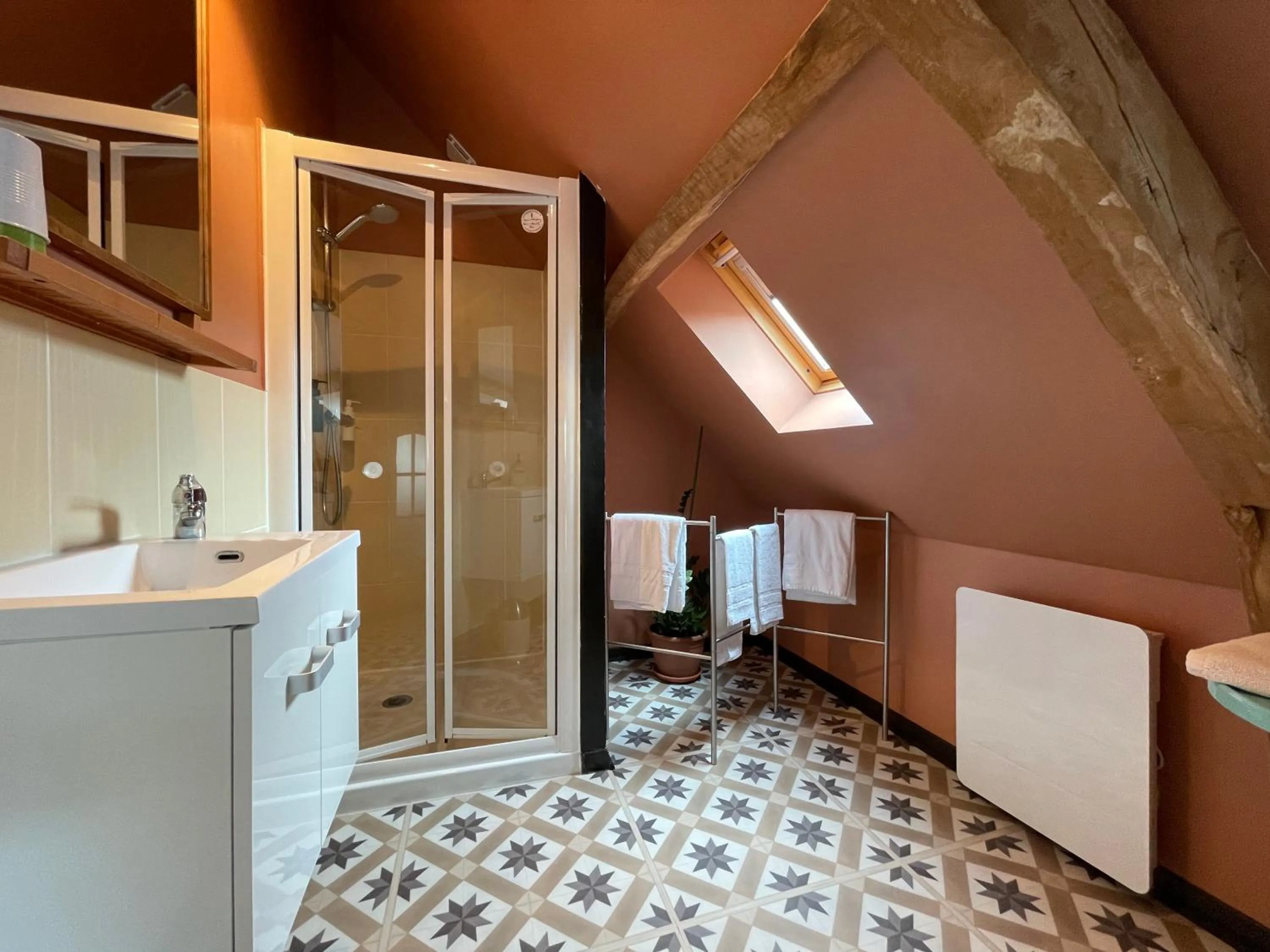 Bathroom in Au Presbytère de Saigneville