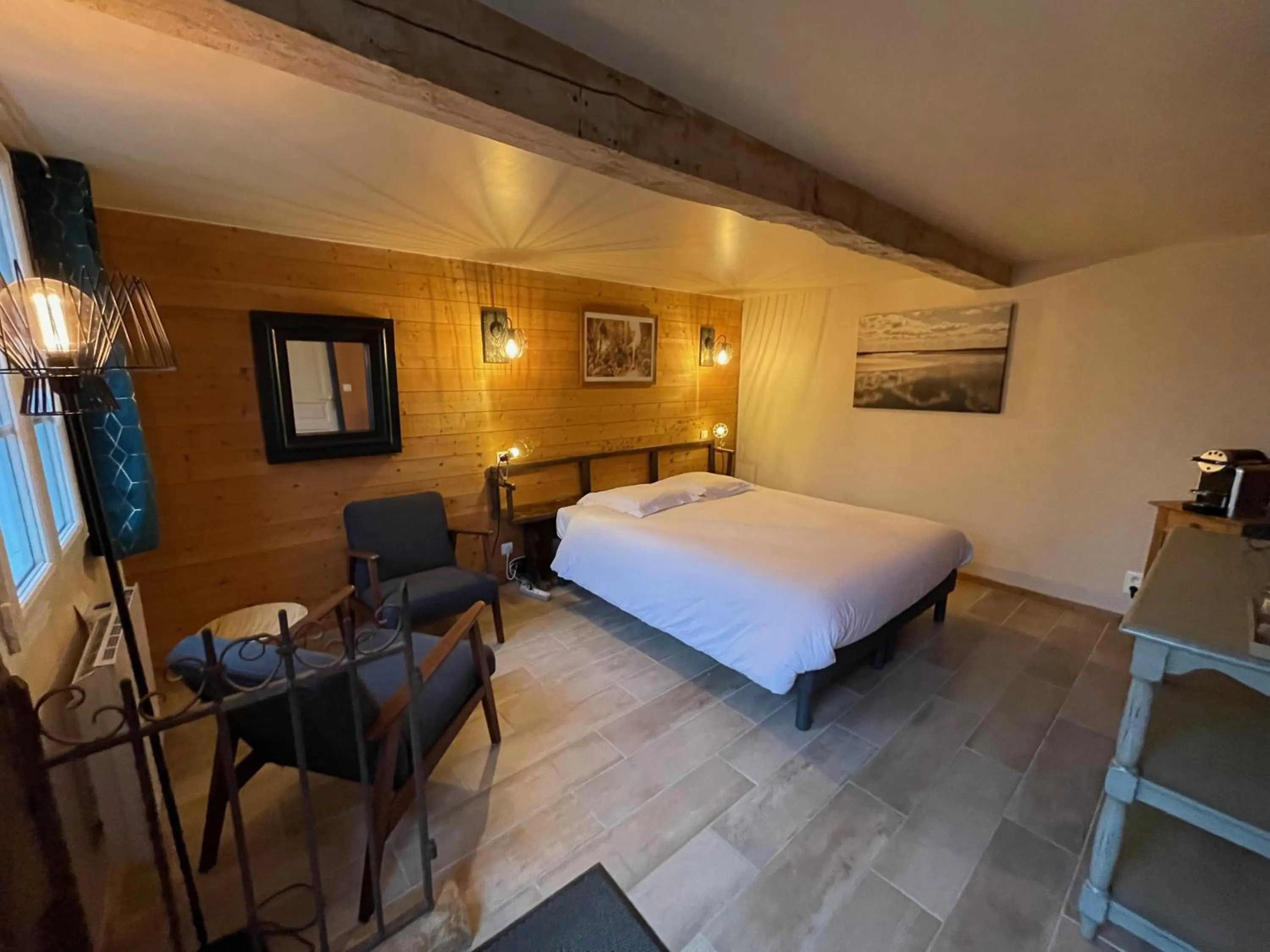 Photo of the whole room, Bed in Au Presbytère de Saigneville