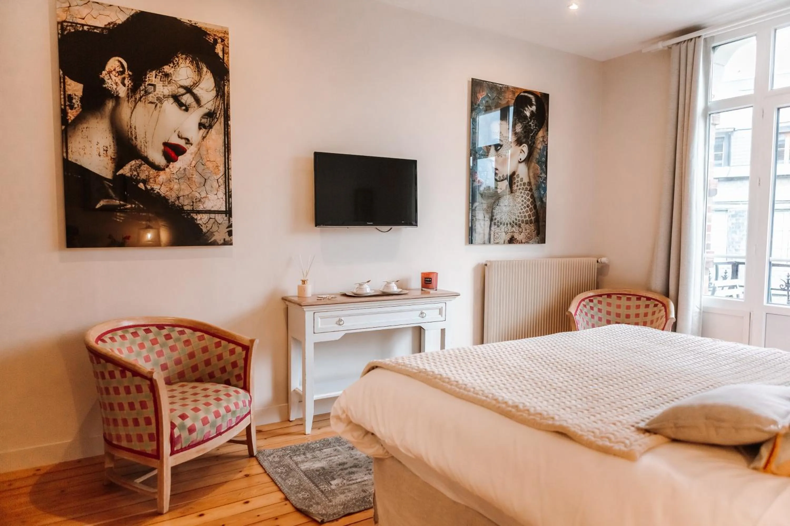 Bedroom, Bed in Chambre Roméo ou Juliette