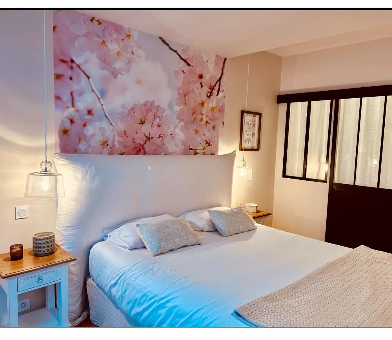 Bedroom, Bed in Chambre Roméo ou Juliette