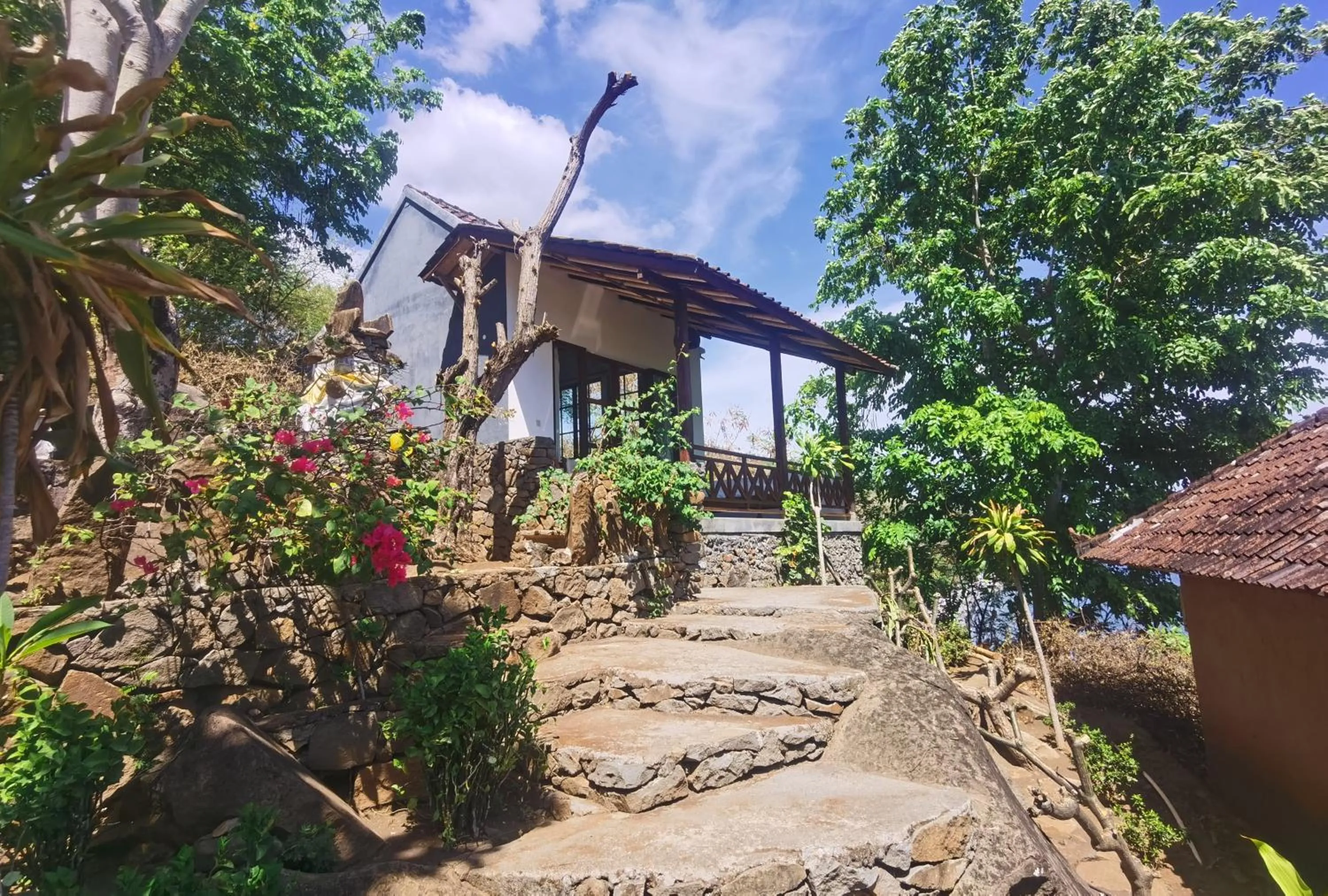 Property building in Wawa Wewe Rock