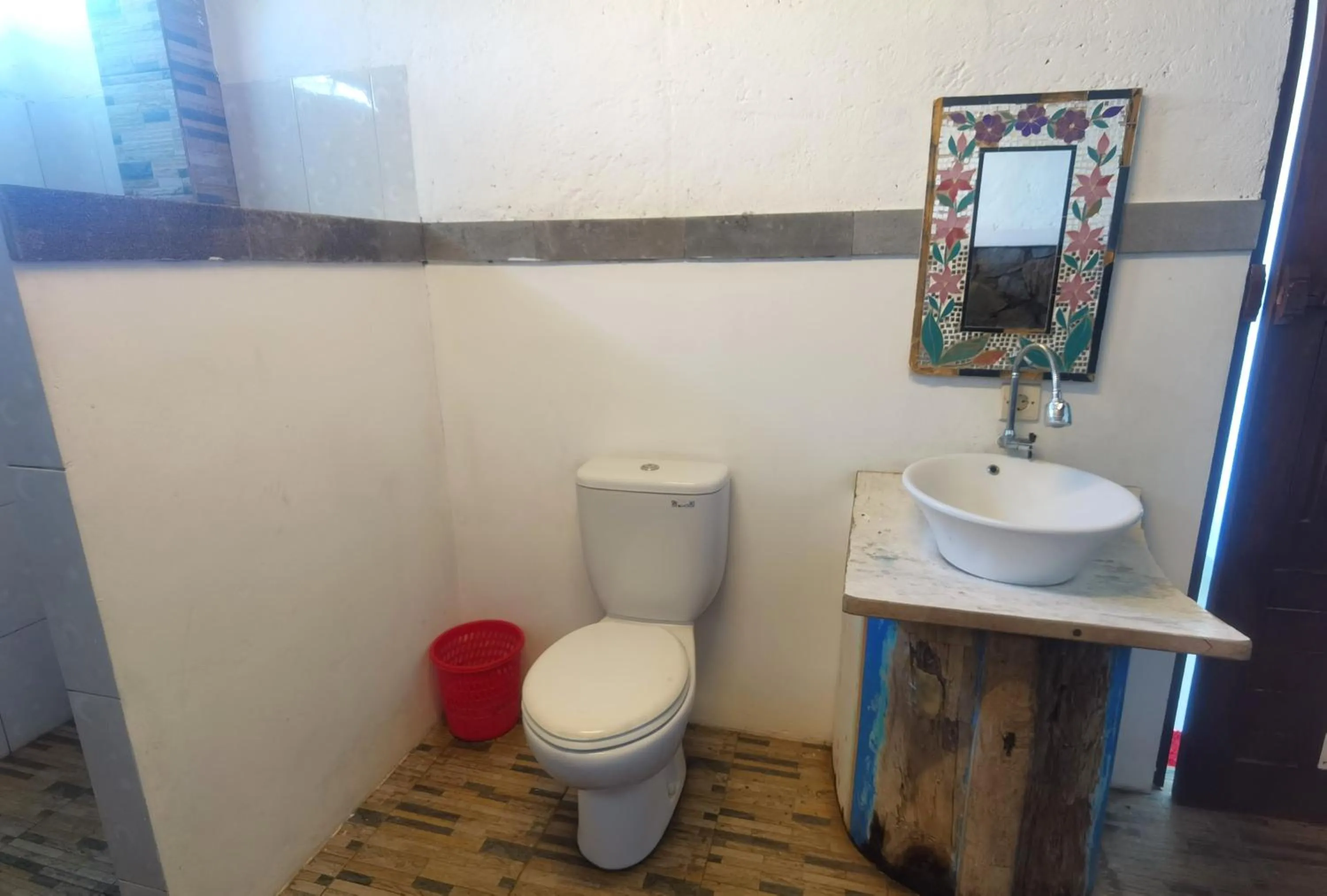 Toilet in Wawa Wewe Rock