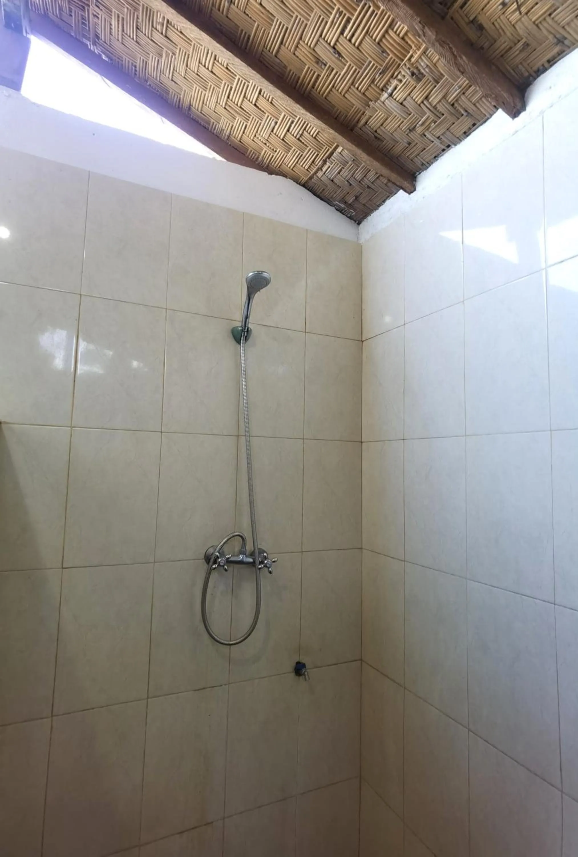 Shower in Wawa Wewe Rock