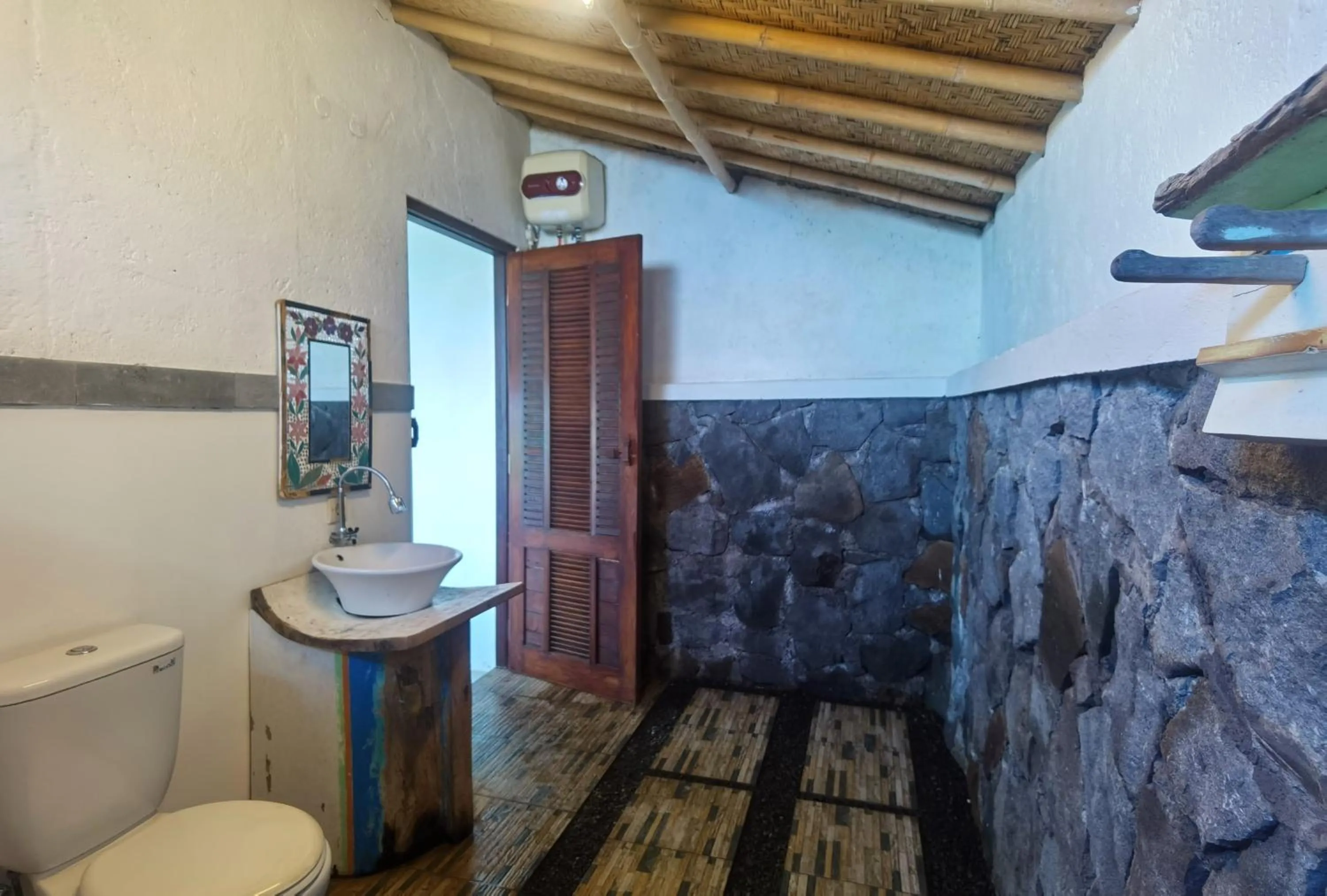 Toilet in Wawa Wewe Rock