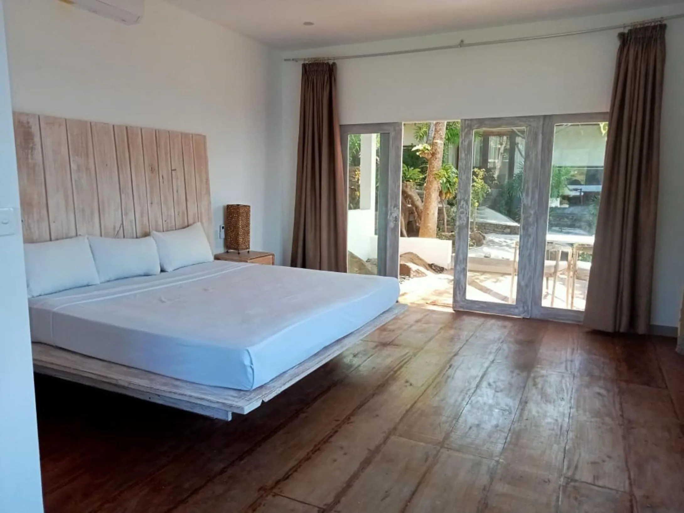 Bed in Wawa Wewe Rock